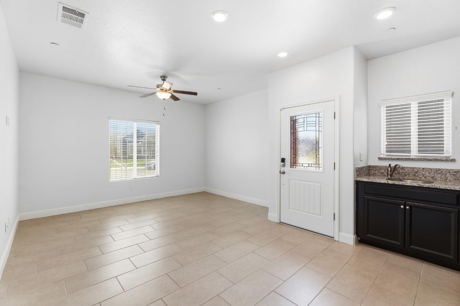 5438 W Floradora Ave, Fresno, CA 93722