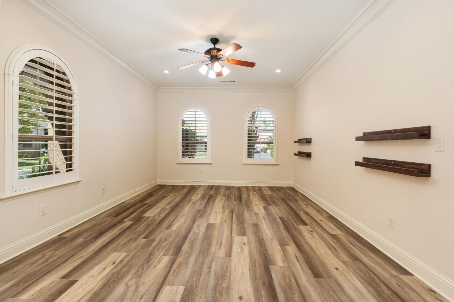 1495 E Via Mirasol Ln, Fresno, CA 93730