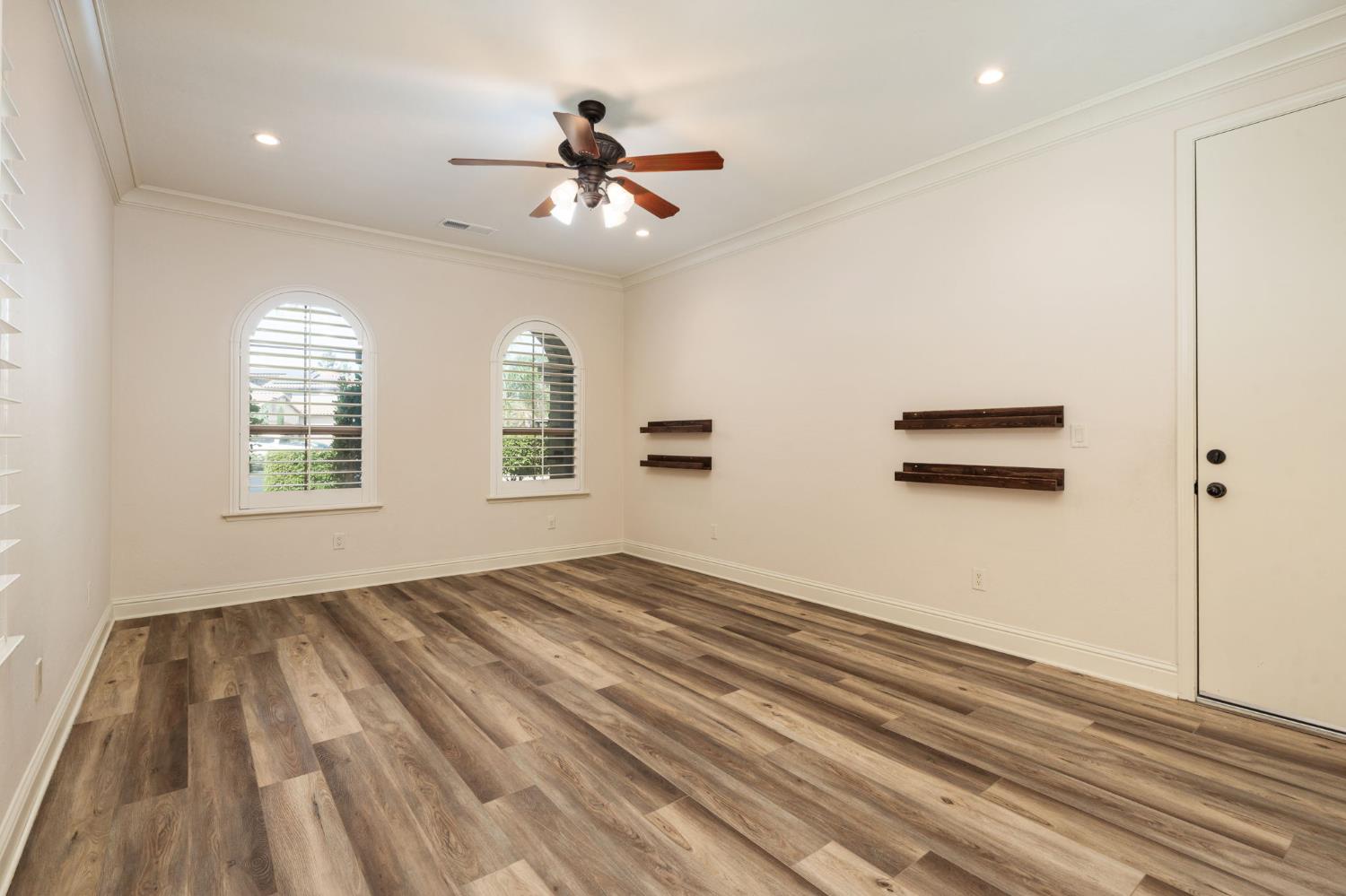 1495 E Via Mirasol Ln, Fresno, CA 93730