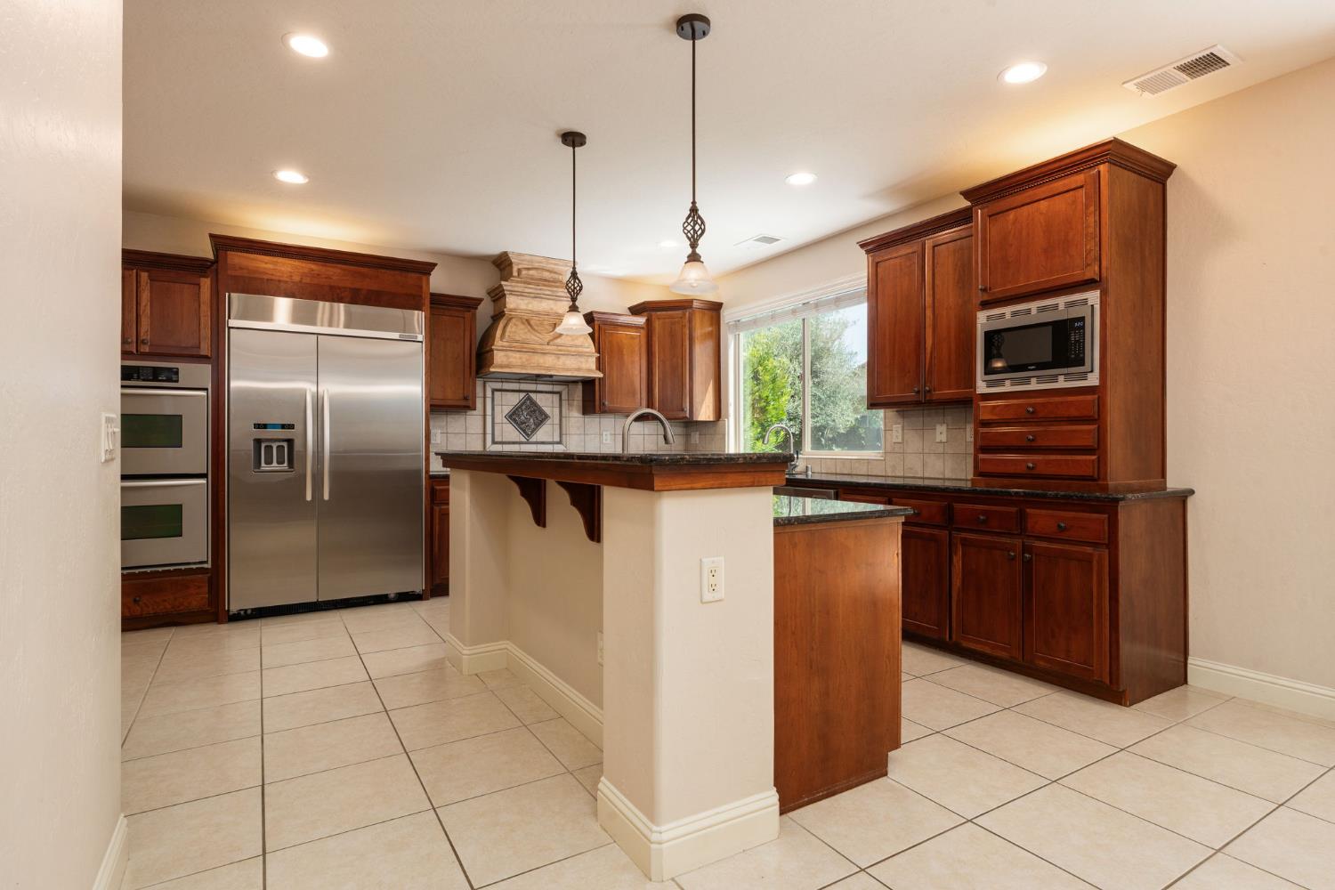 1495 E Via Mirasol Ln, Fresno, CA 93730