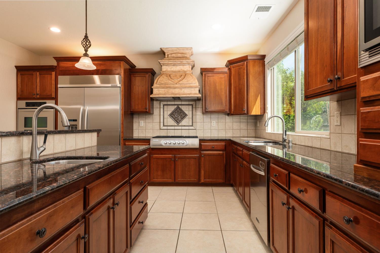 1495 E Via Mirasol Ln, Fresno, CA 93730