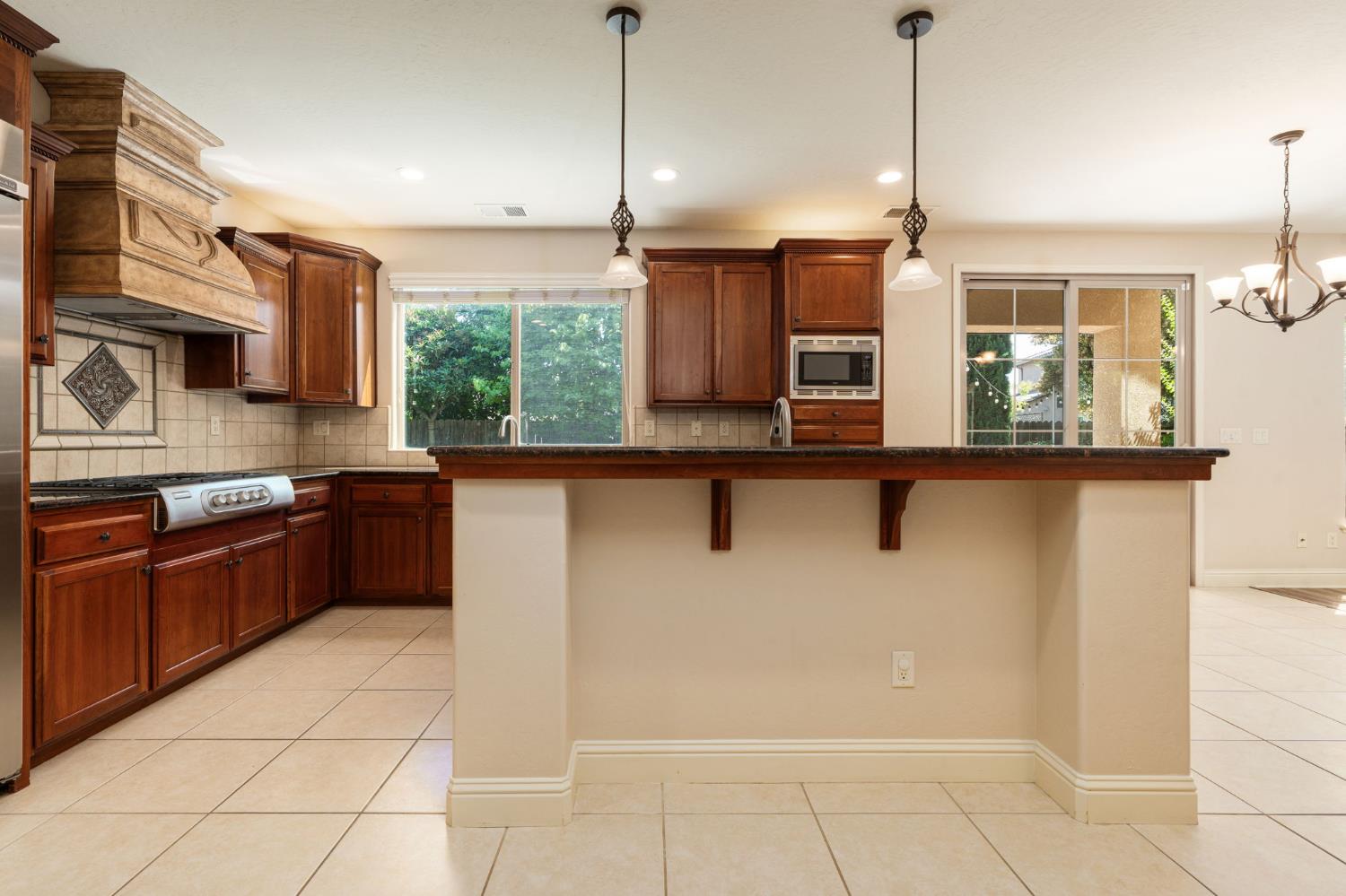 1495 E Via Mirasol Ln, Fresno, CA 93730