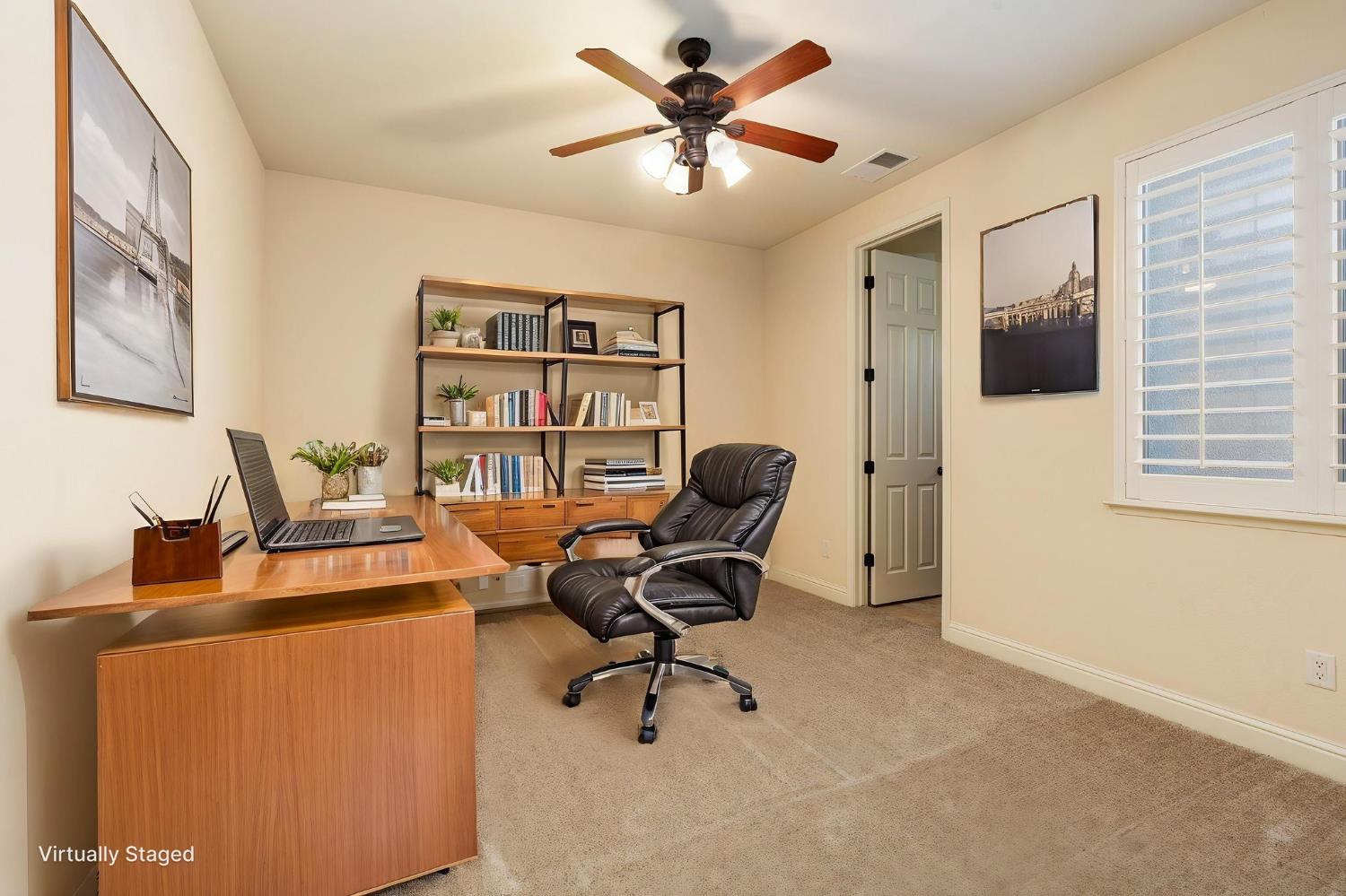 1495 E Via Mirasol Ln, Fresno, CA 93730