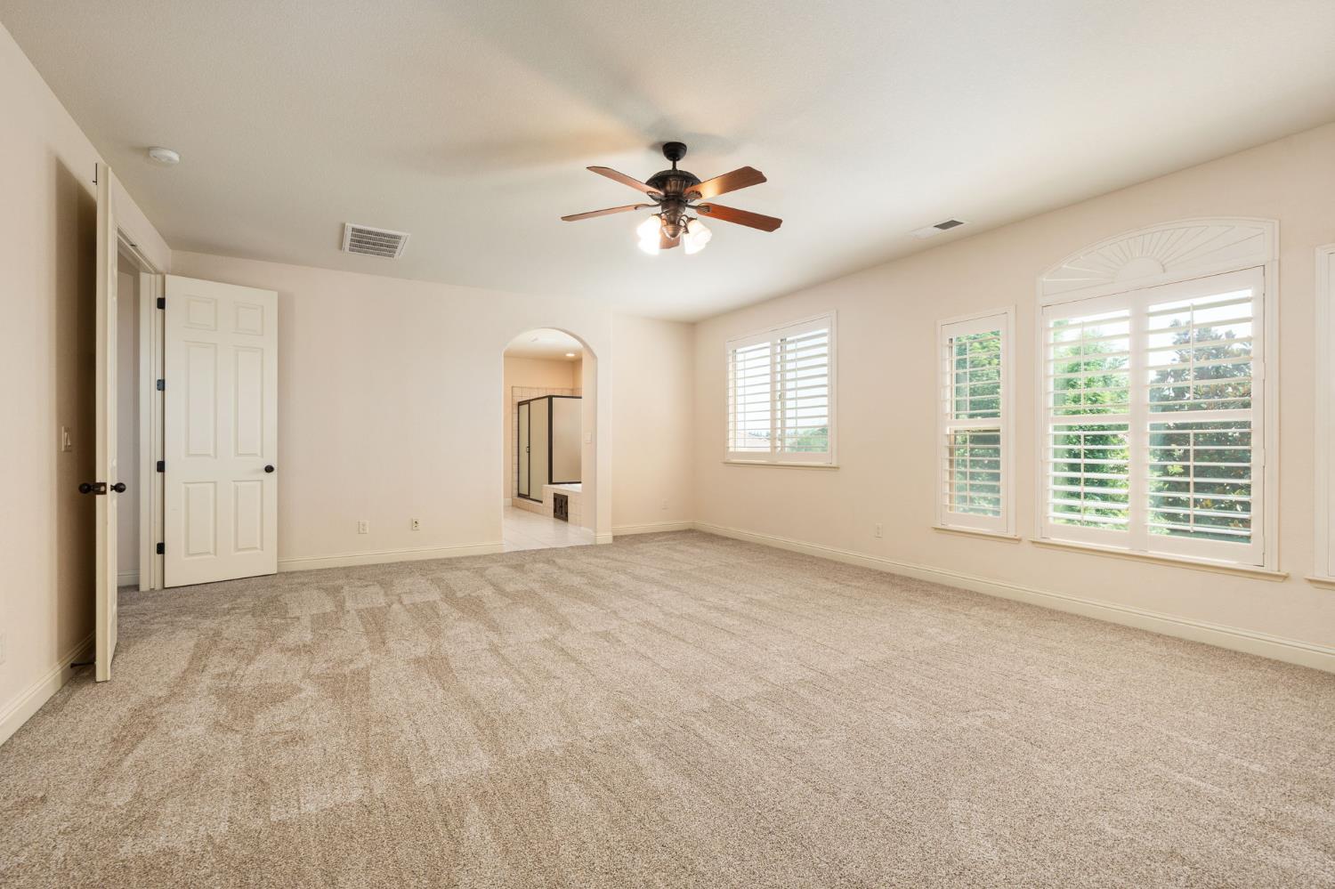 1495 E Via Mirasol Ln, Fresno, CA 93730
