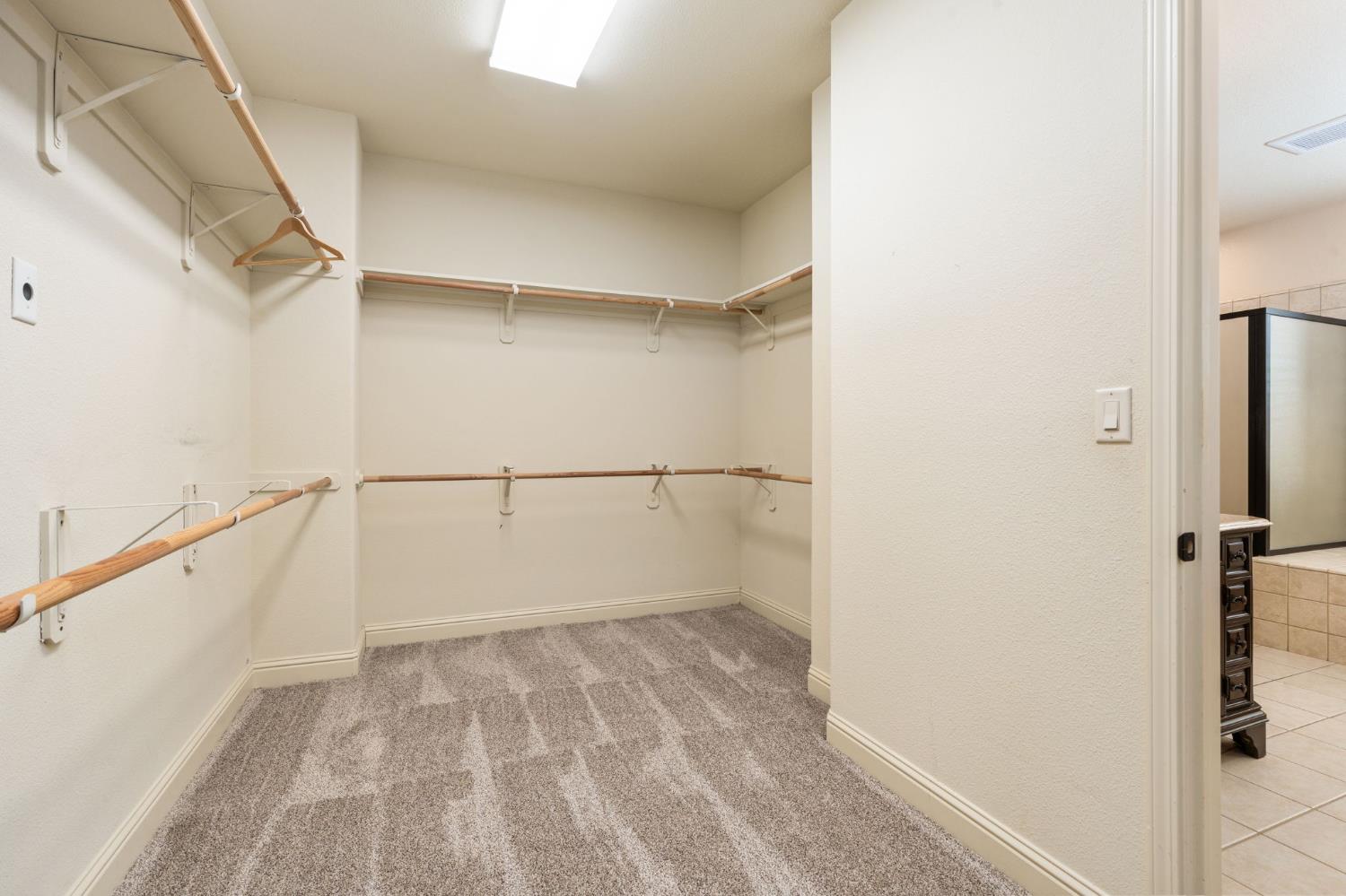 1495 E Via Mirasol Ln, Fresno, CA 93730