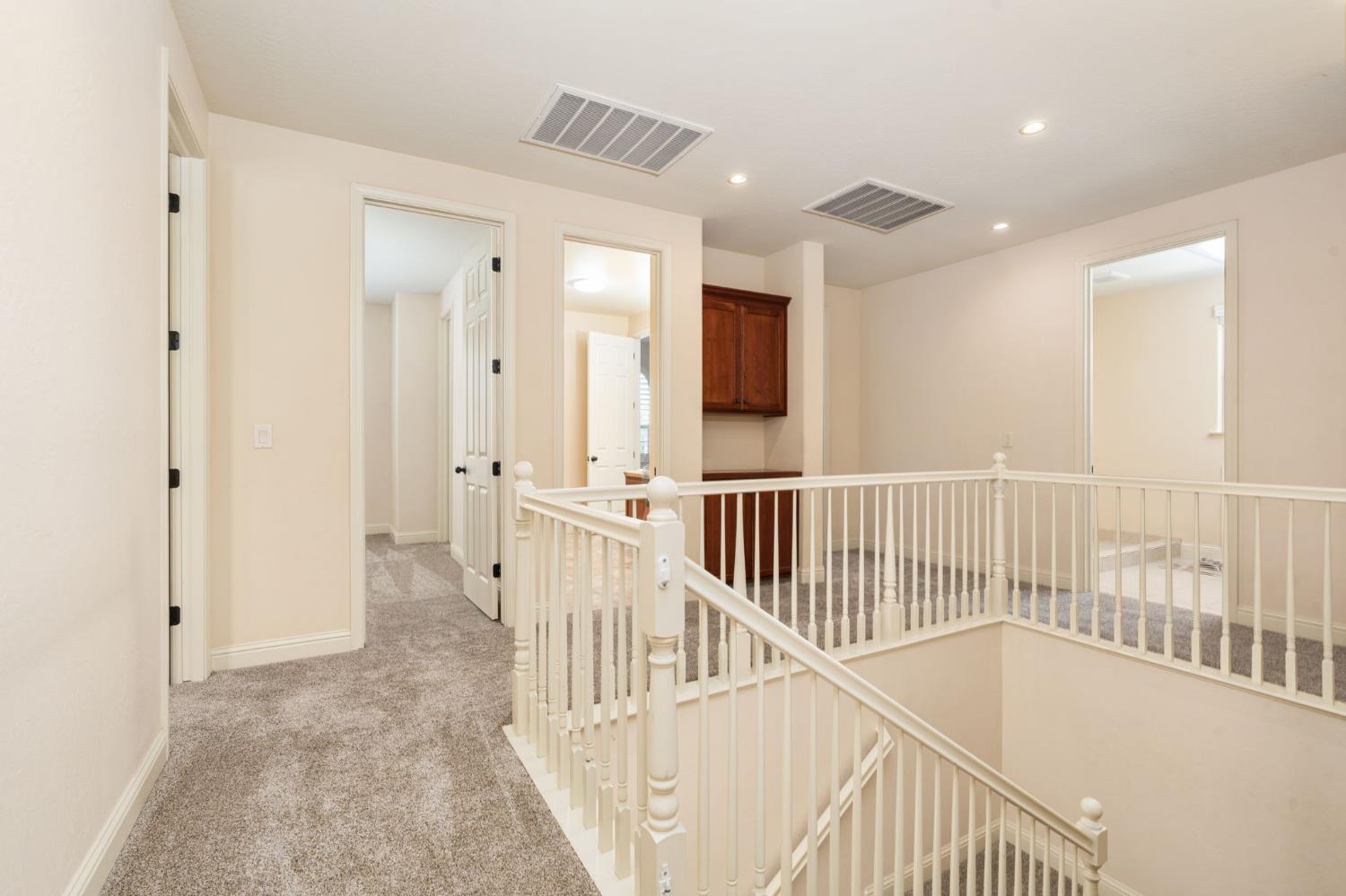 1495 E Via Mirasol Ln, Fresno, CA 93730