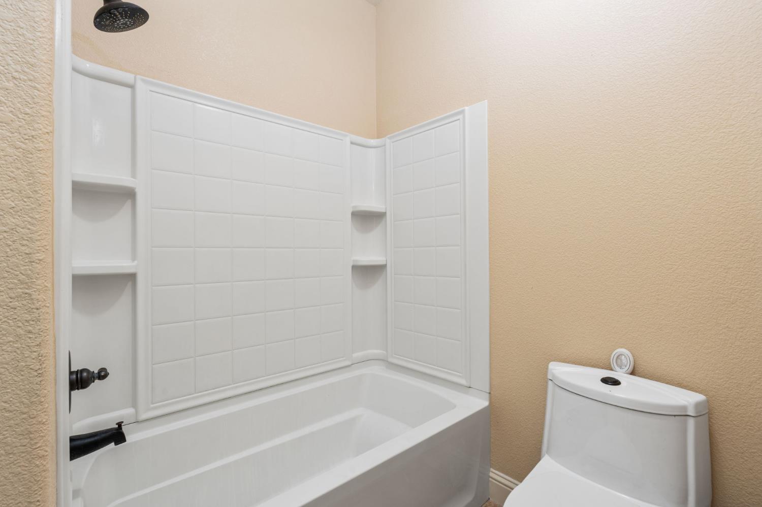 1495 E Via Mirasol Ln, Fresno, CA 93730