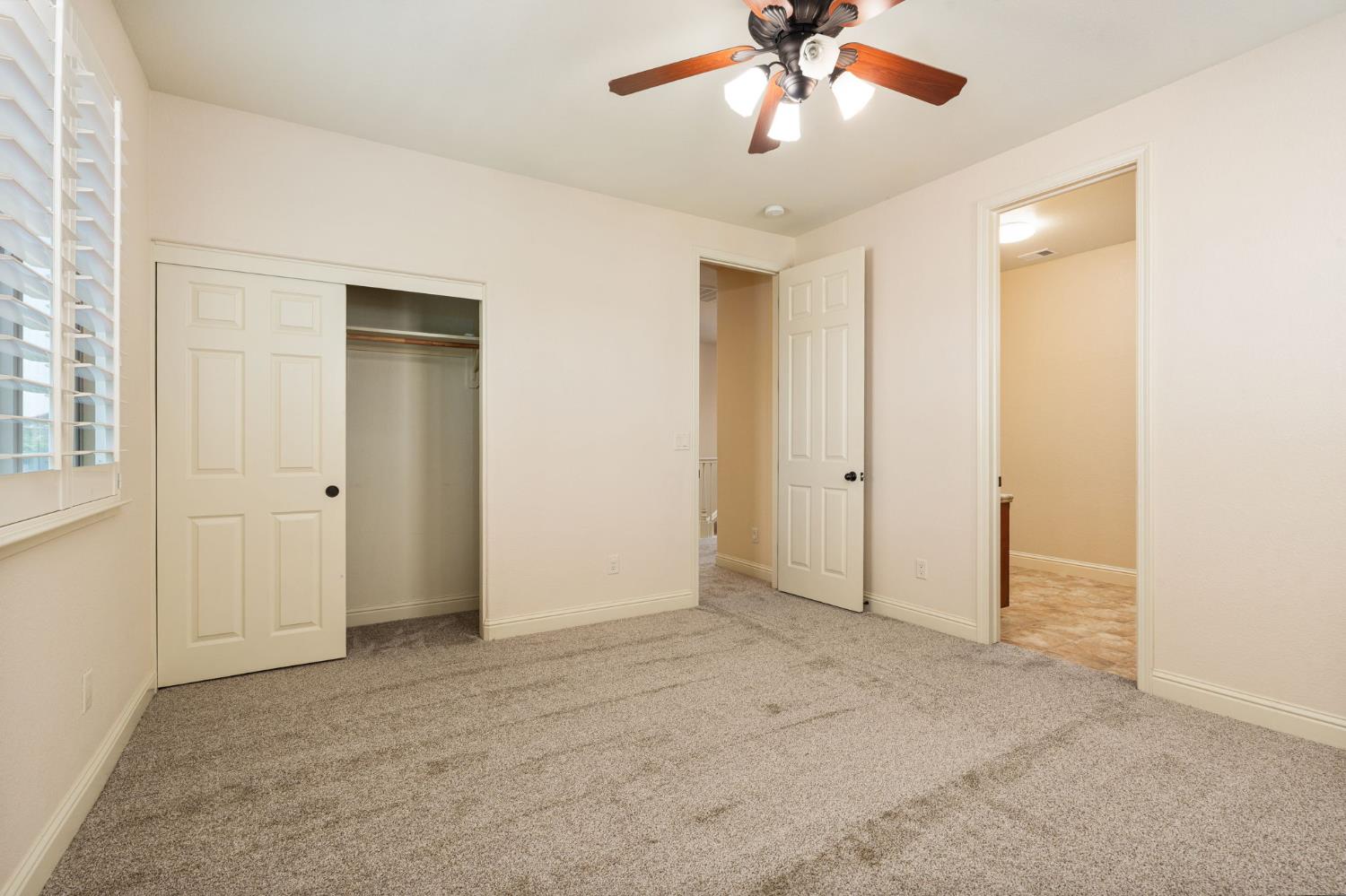 1495 E Via Mirasol Ln, Fresno, CA 93730