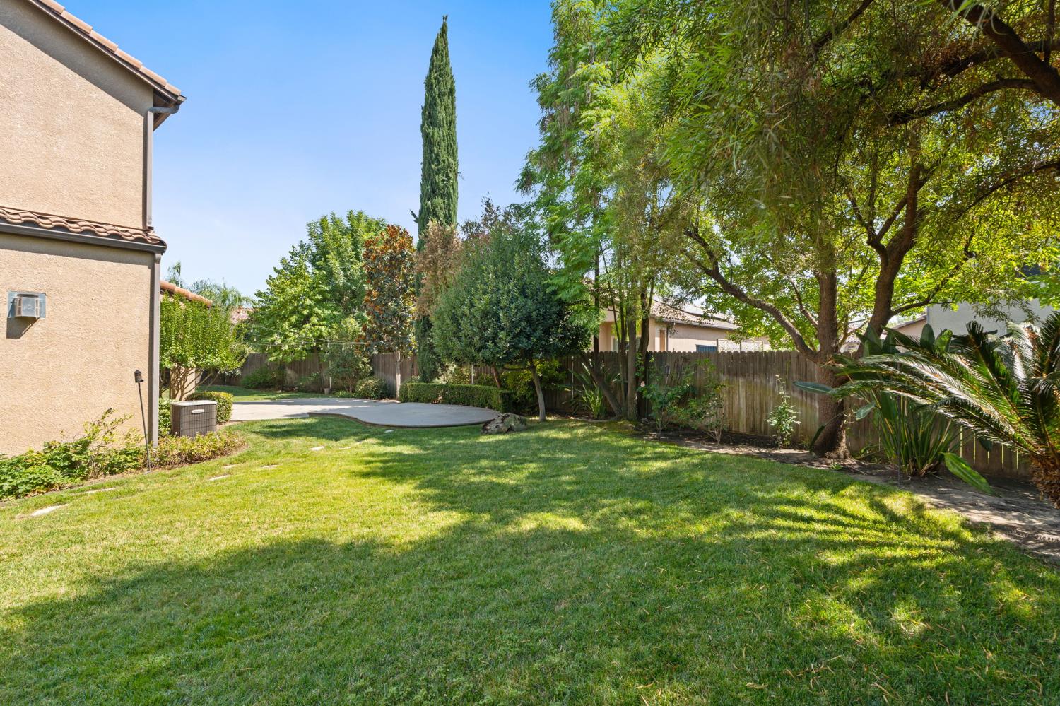 1495 E Via Mirasol Ln, Fresno, CA 93730