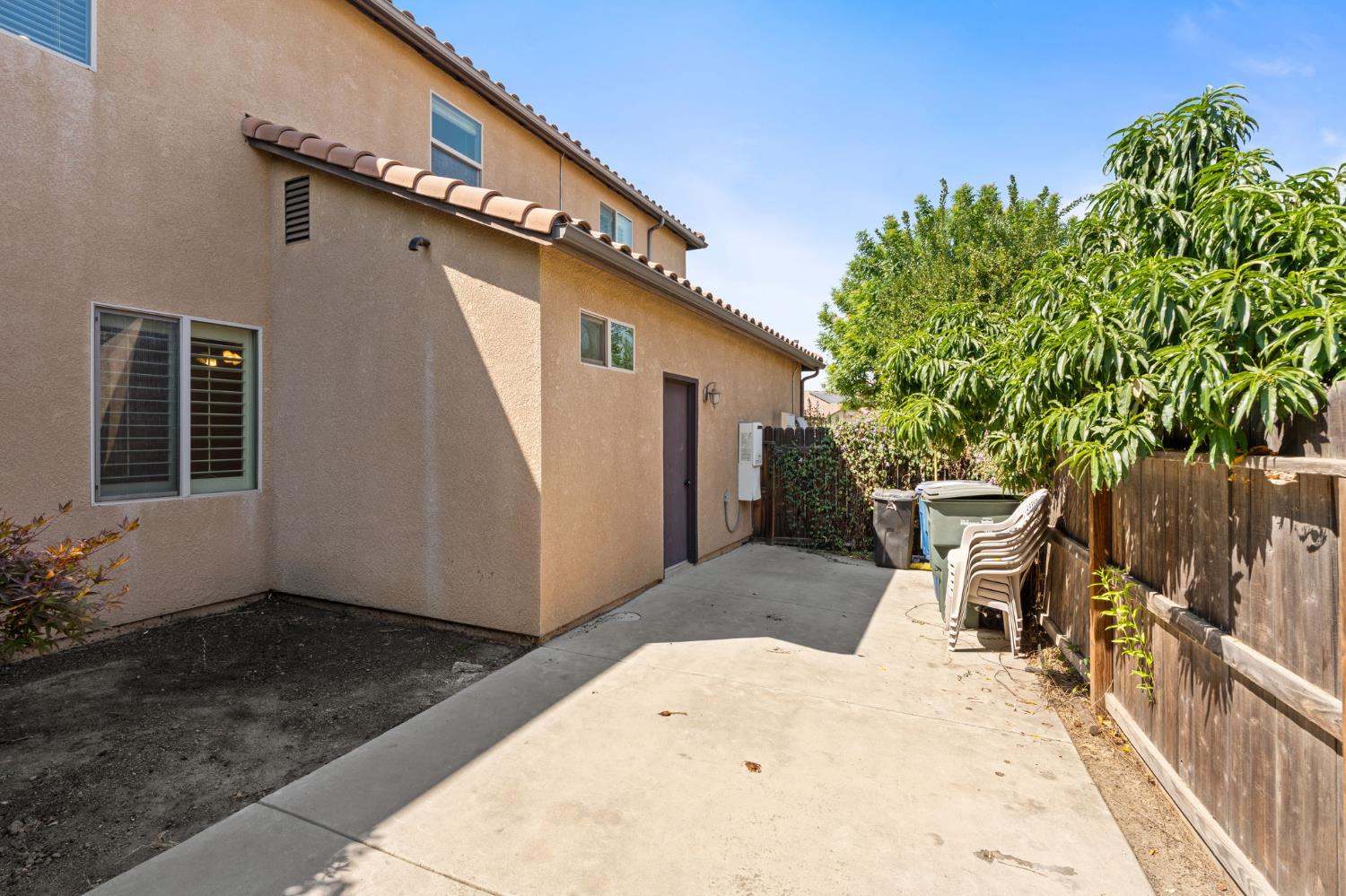 1495 E Via Mirasol Ln, Fresno, CA 93730