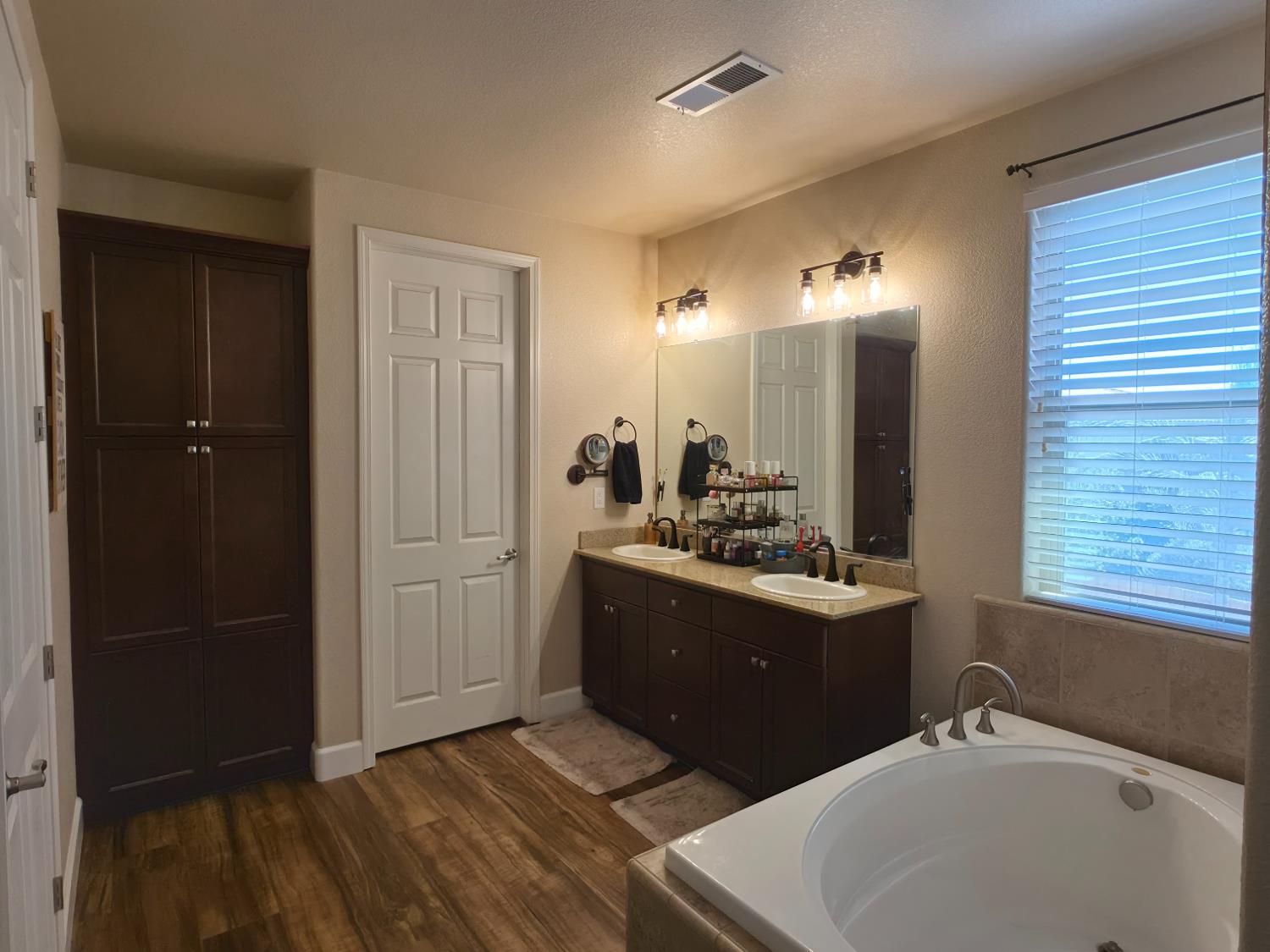 5640 N Madelyn Ave, Fresno, CA 93723
