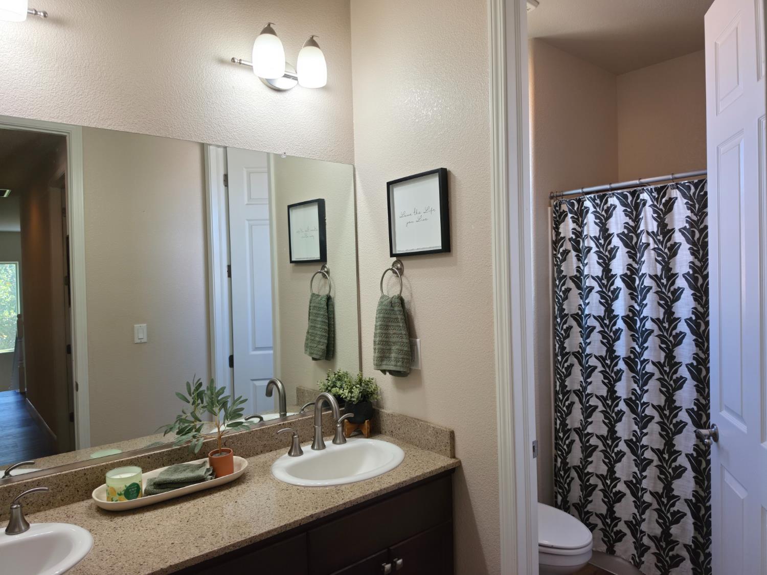 5640 N Madelyn Ave, Fresno, CA 93723