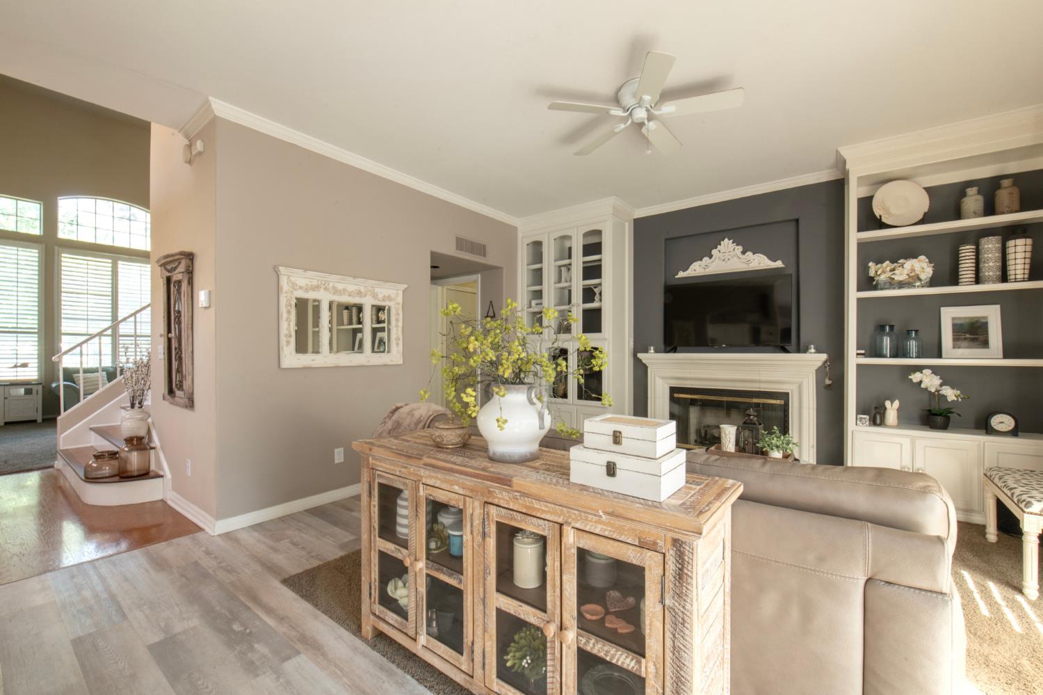 1292 E Le Parc Dr, Fresno, CA 93720