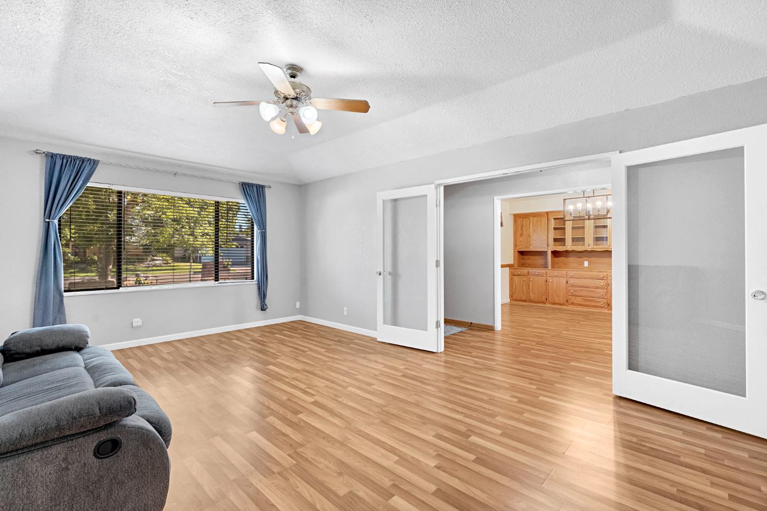 1661 E Fallbrook Ave, Fresno, CA 93720