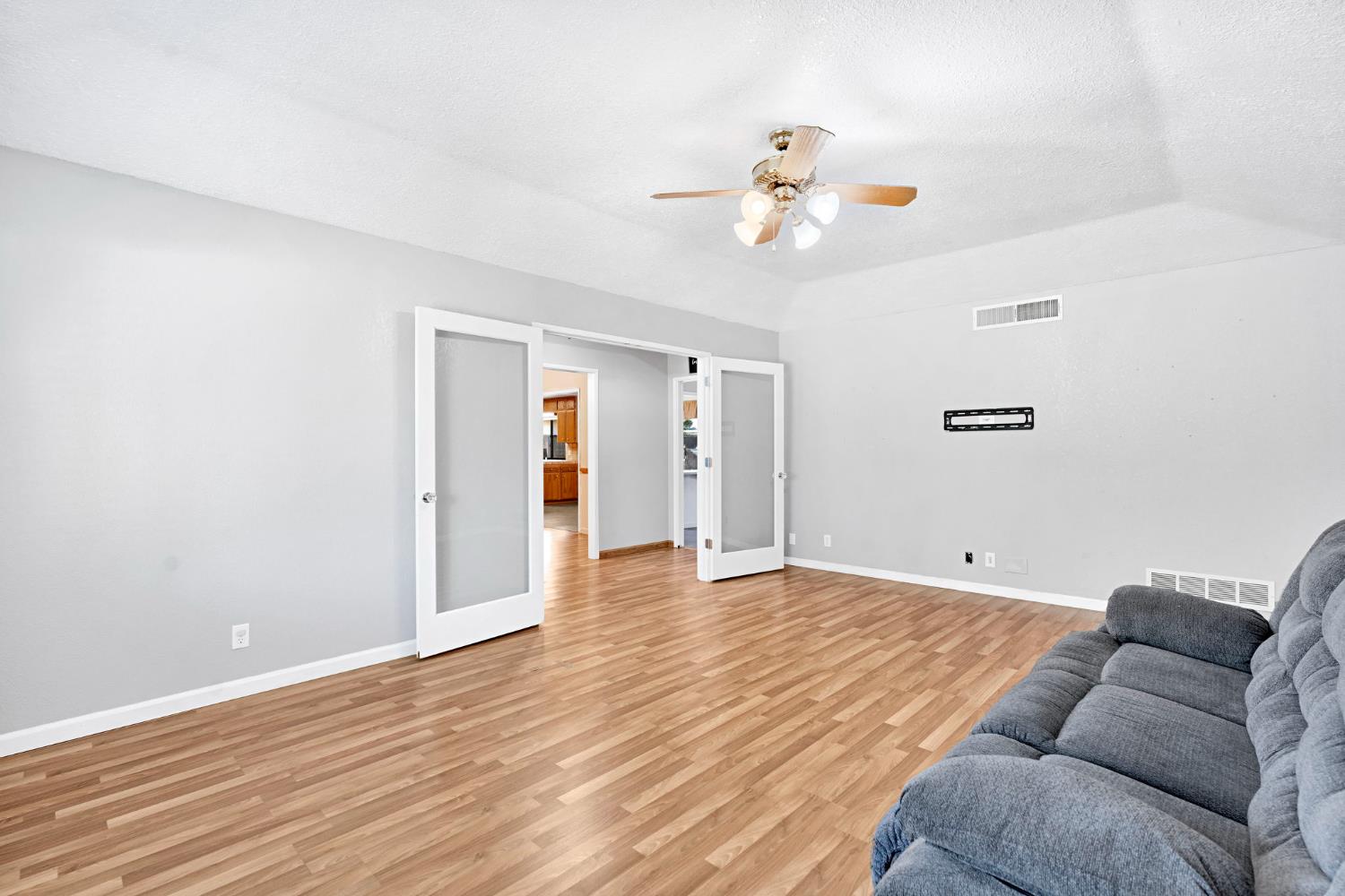 1661 E Fallbrook Ave, Fresno, CA 93720