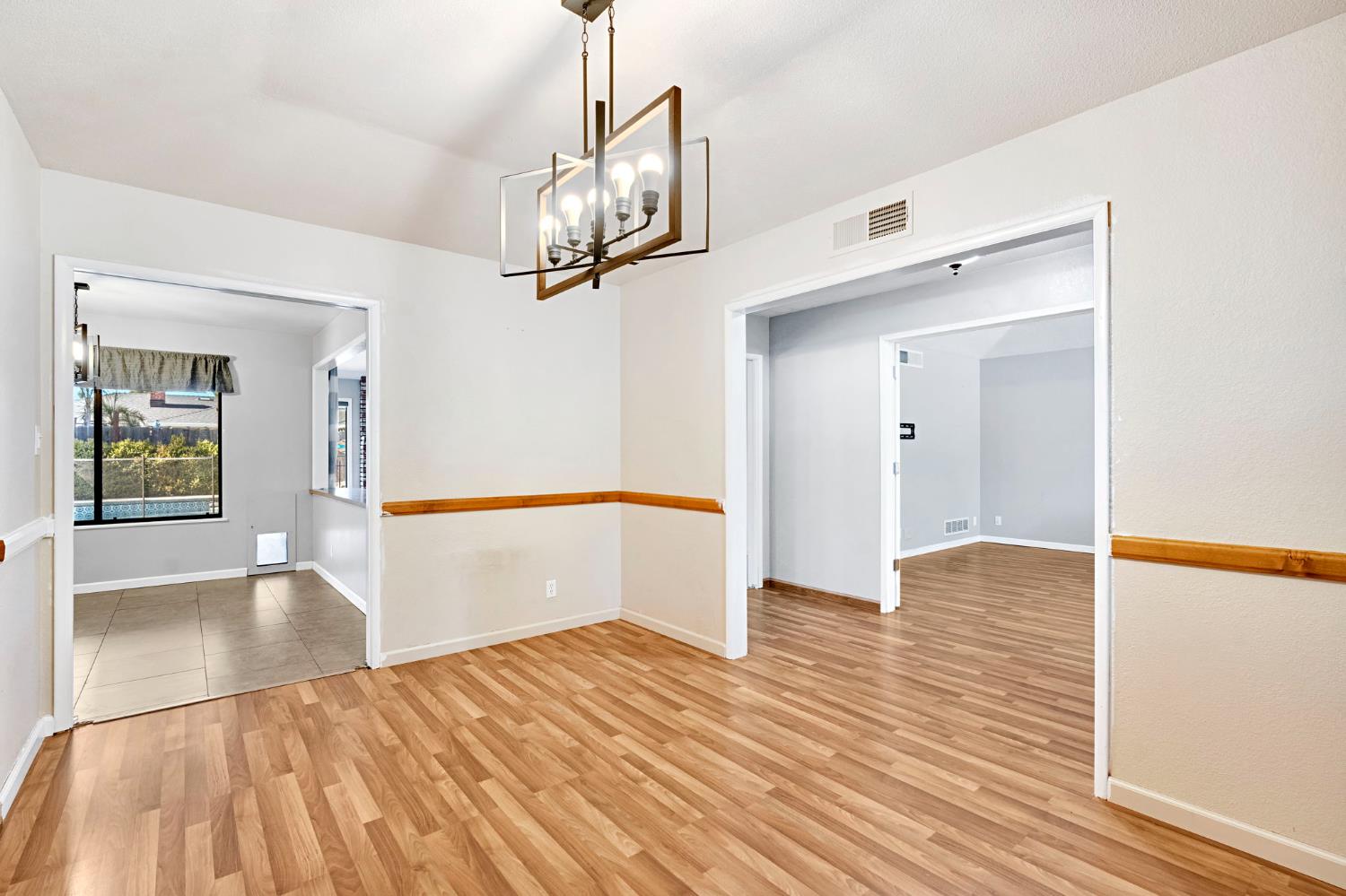 1661 E Fallbrook Ave, Fresno, CA 93720