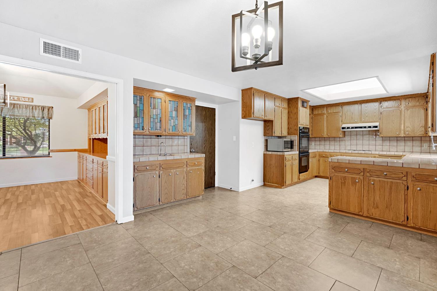 1661 E Fallbrook Ave, Fresno, CA 93720