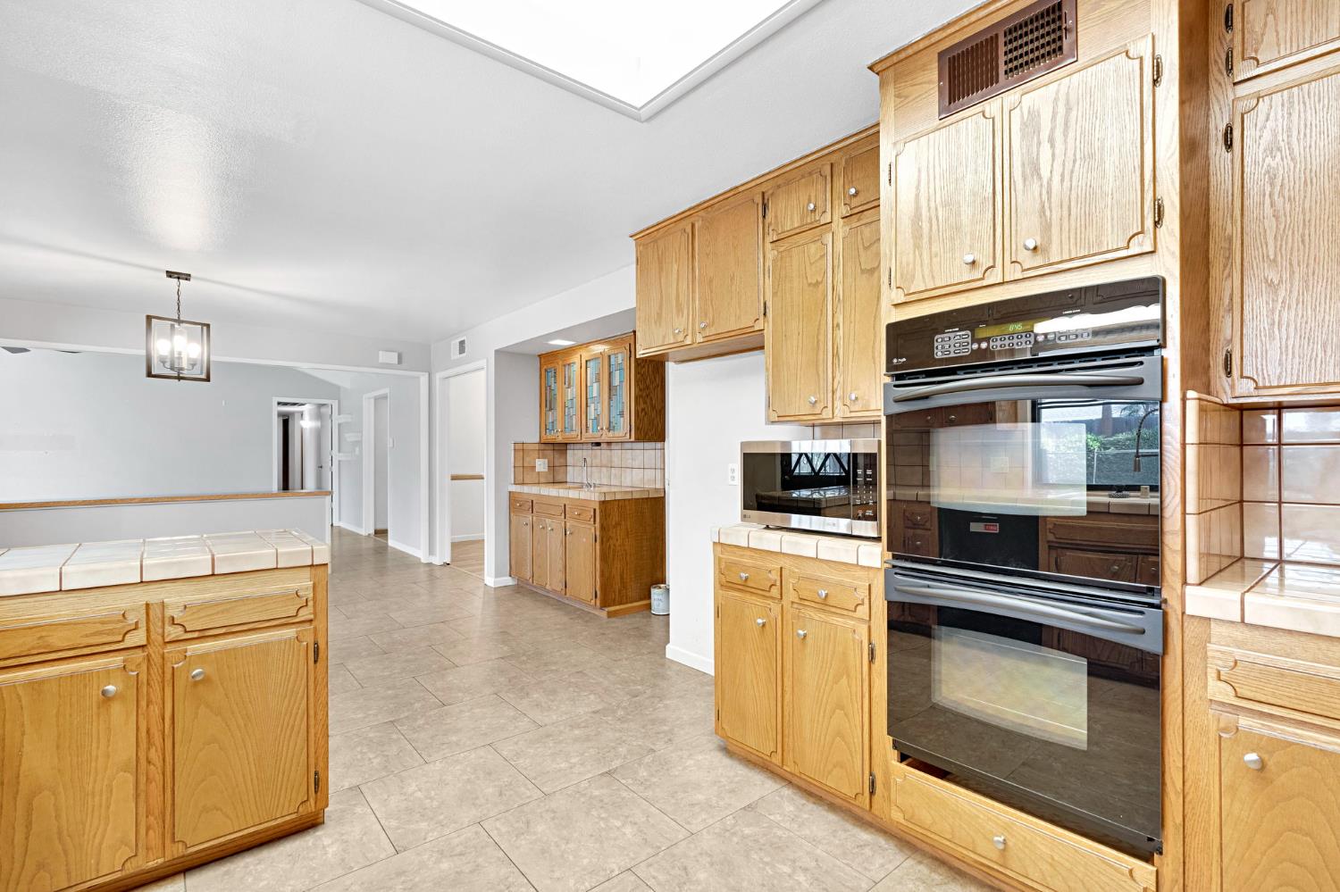 1661 E Fallbrook Ave, Fresno, CA 93720