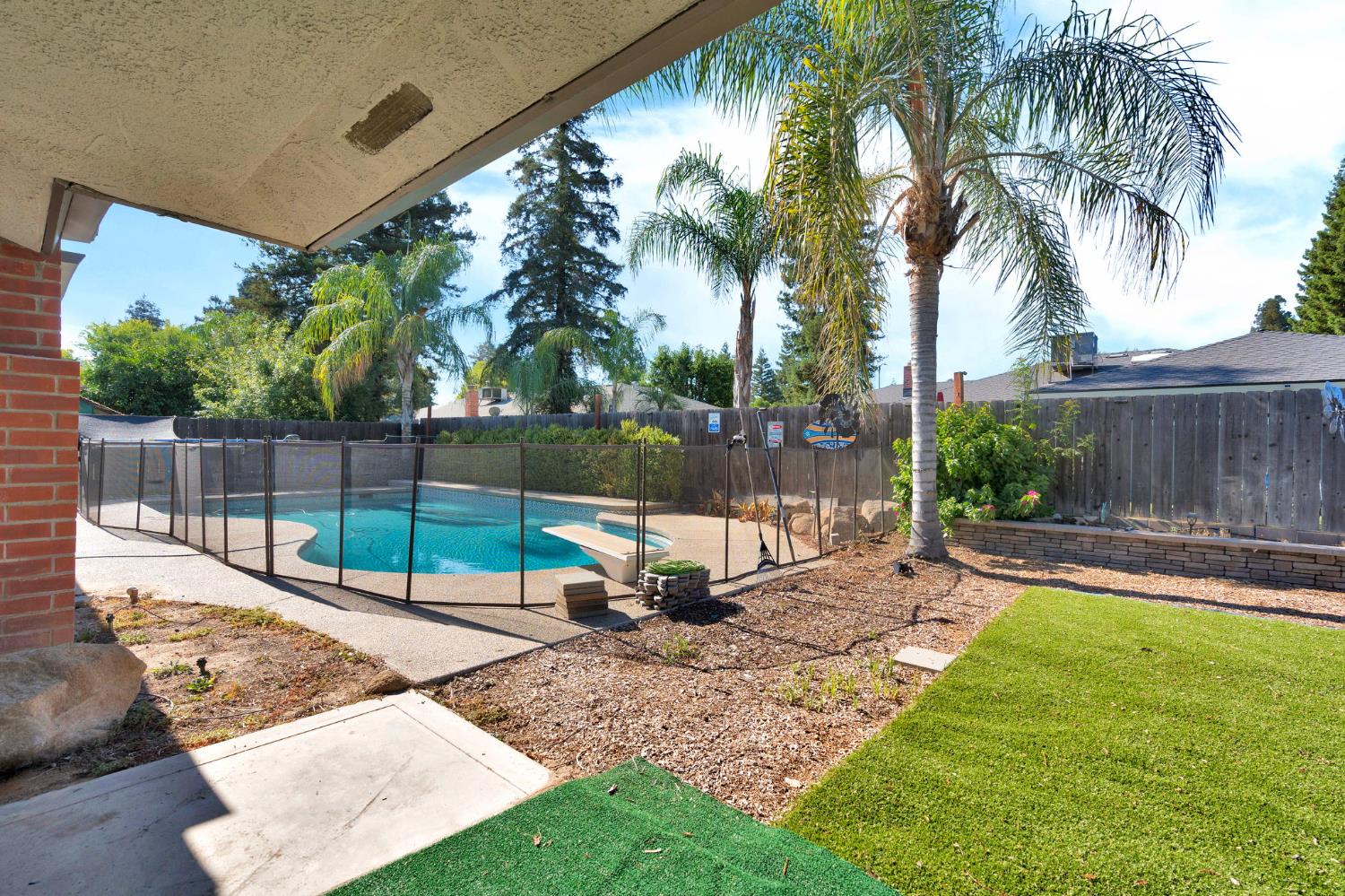 1661 E Fallbrook Ave, Fresno, CA 93720