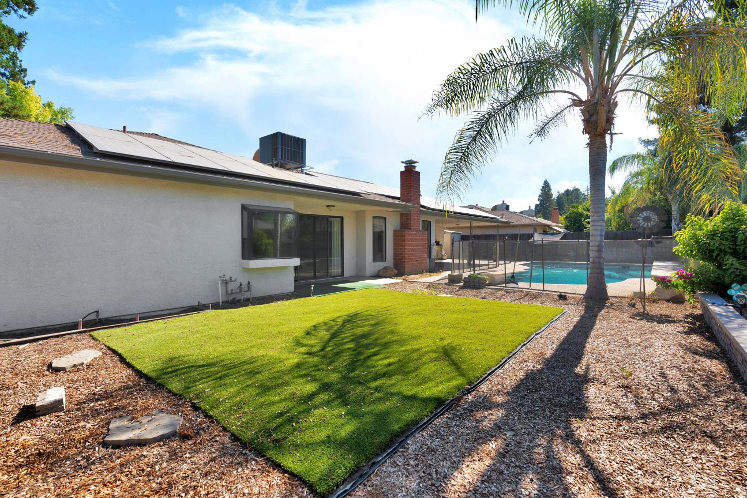 1661 E Fallbrook Ave, Fresno, CA 93720