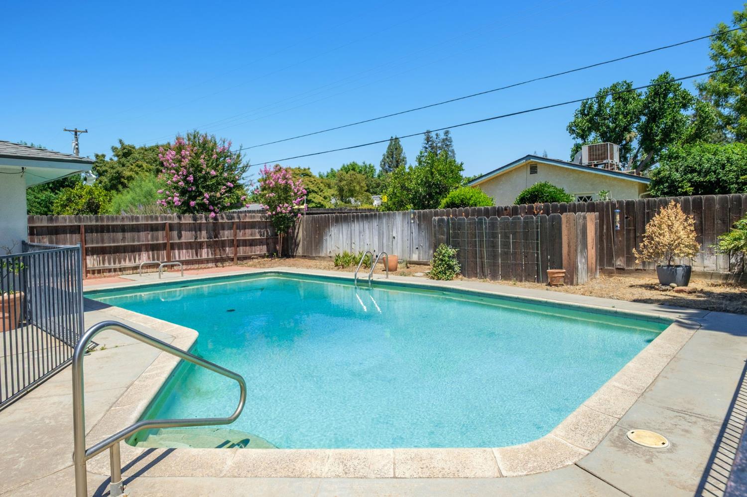 654 W Celeste, Fresno, CA 93704