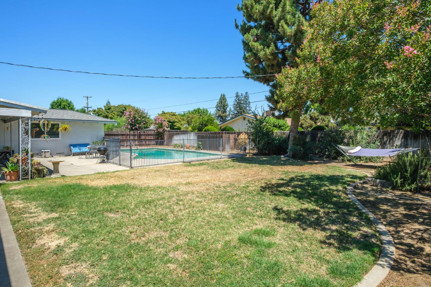 654 W Celeste, Fresno, CA 93704