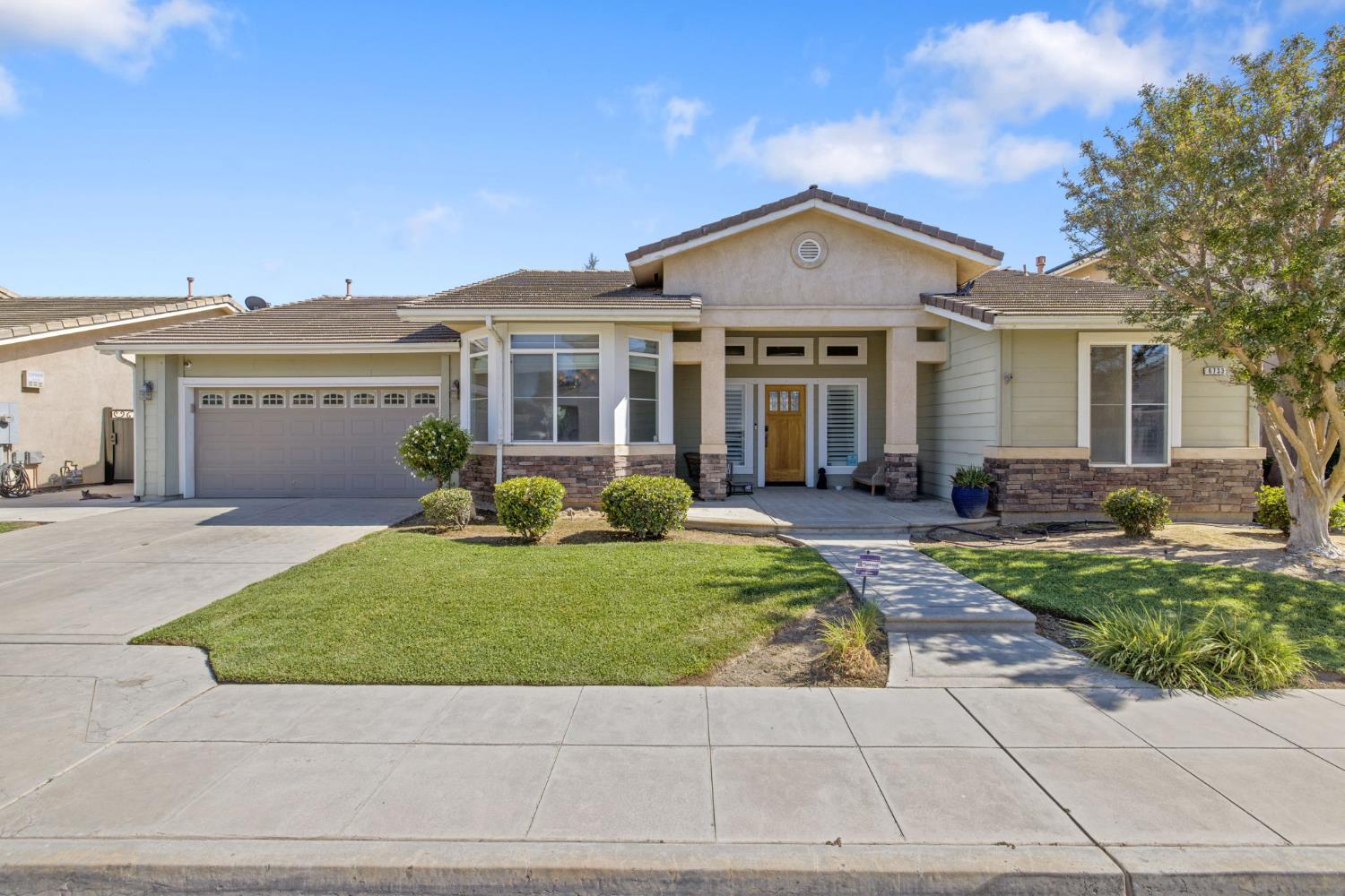 6733 W Dovewood Ln, Fresno, CA 93723