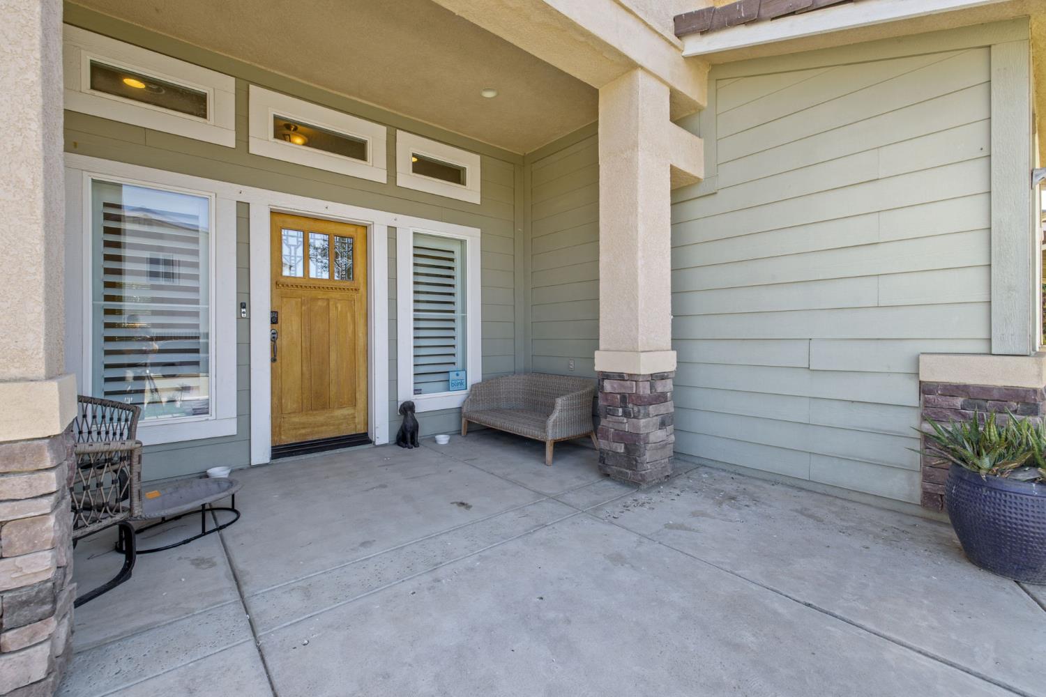 6733 W Dovewood Ln, Fresno, CA 93723