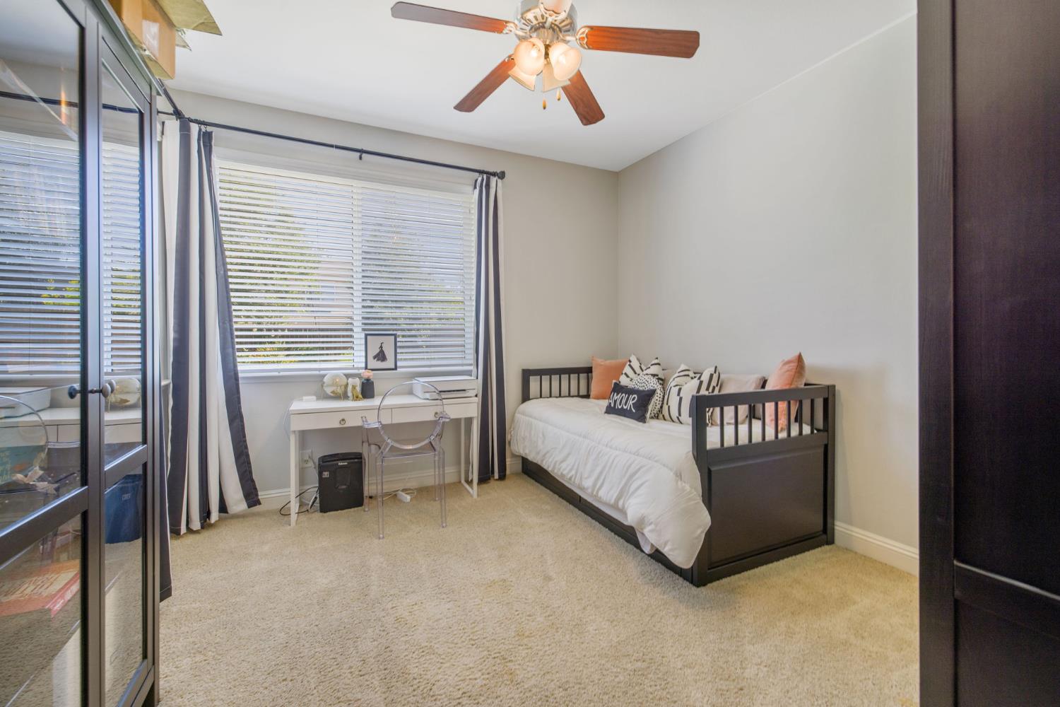 6733 W Dovewood Ln, Fresno, CA 93723