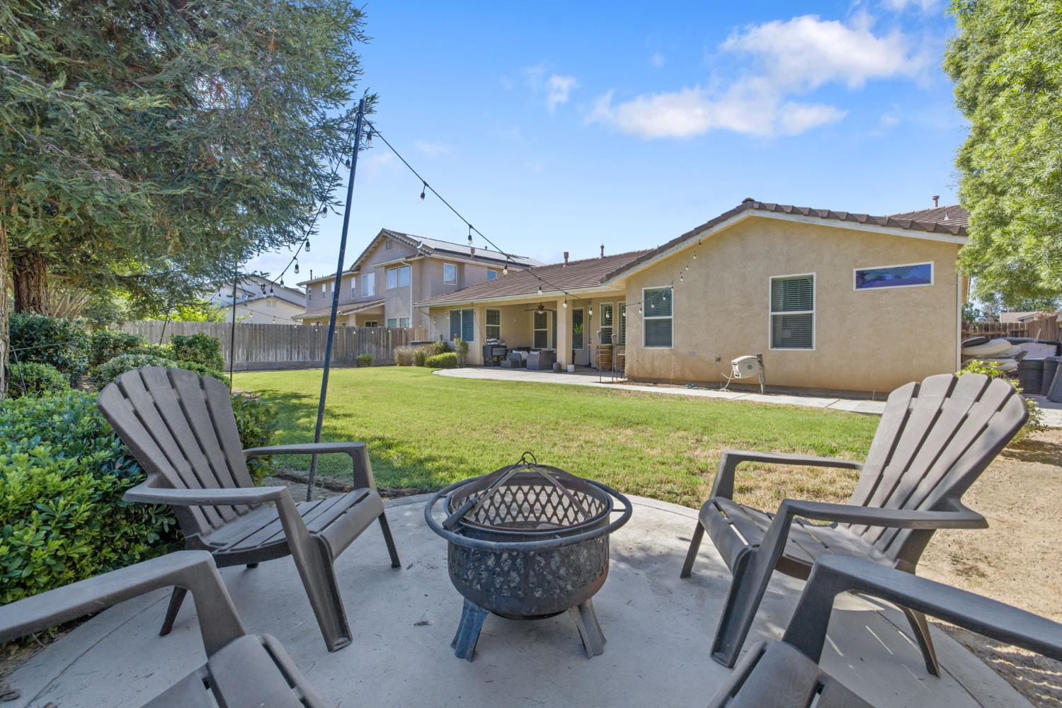 6733 W Dovewood Ln, Fresno, CA 93723
