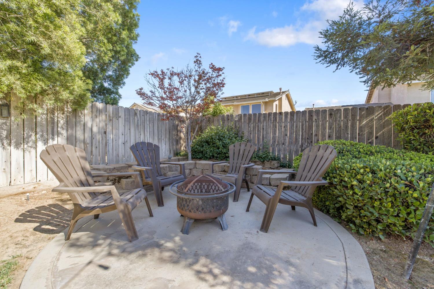 6733 W Dovewood Ln, Fresno, CA 93723