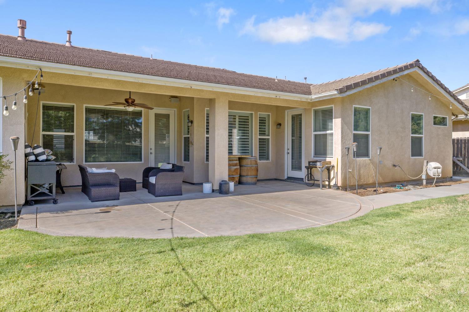 6733 W Dovewood Ln, Fresno, CA 93723