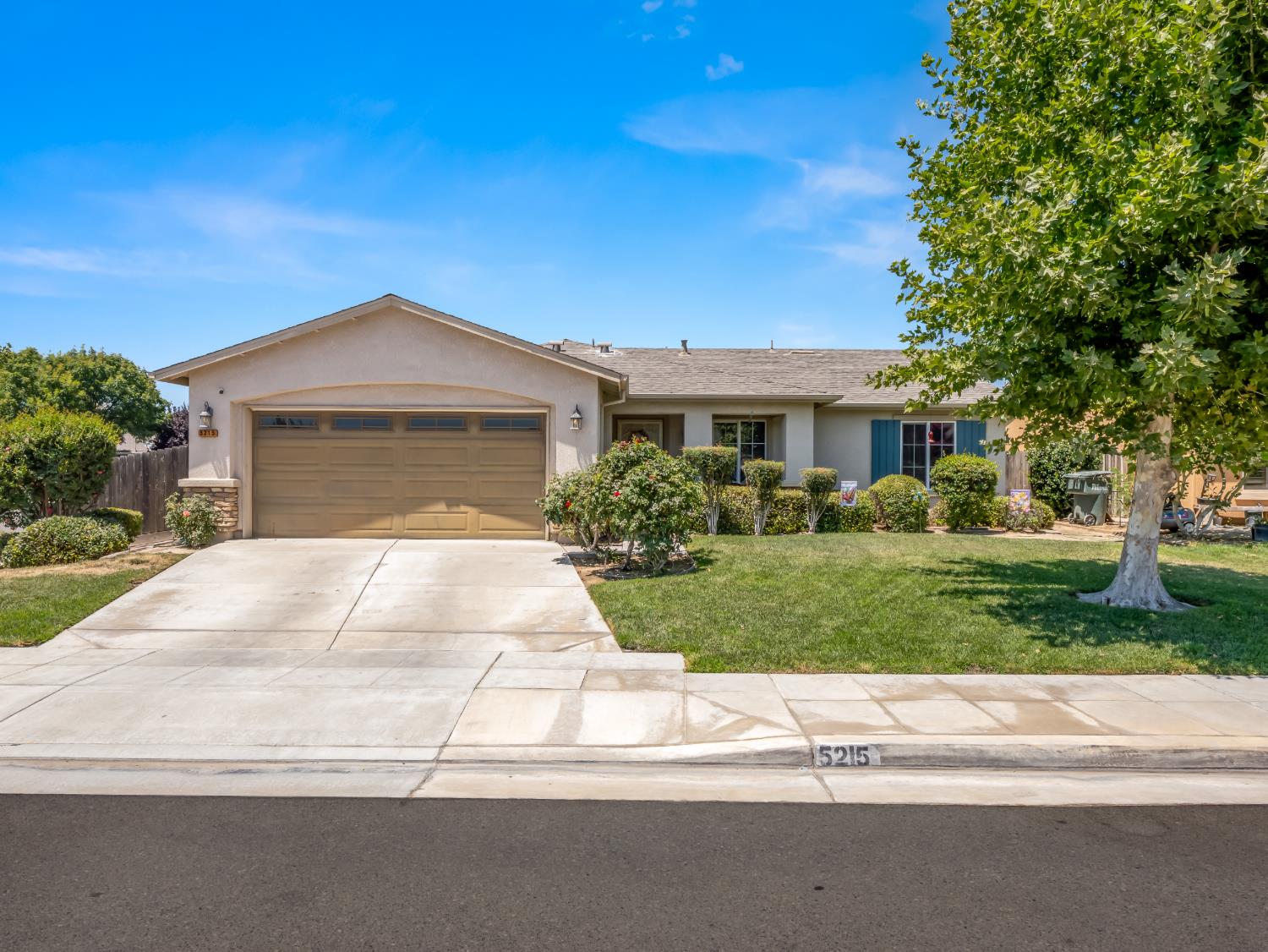 5215 E Hoxie Ave, Fresno, CA 93725