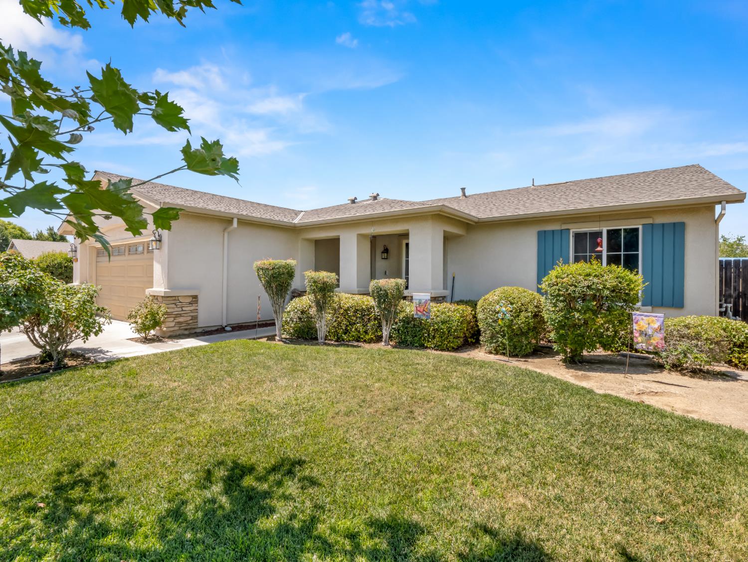 5215 E Hoxie Ave, Fresno, CA 93725