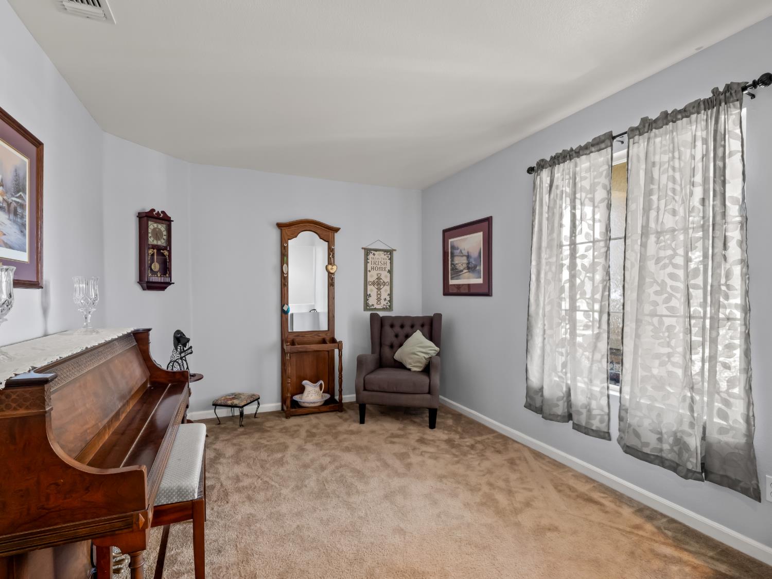 5215 E Hoxie Ave, Fresno, CA 93725