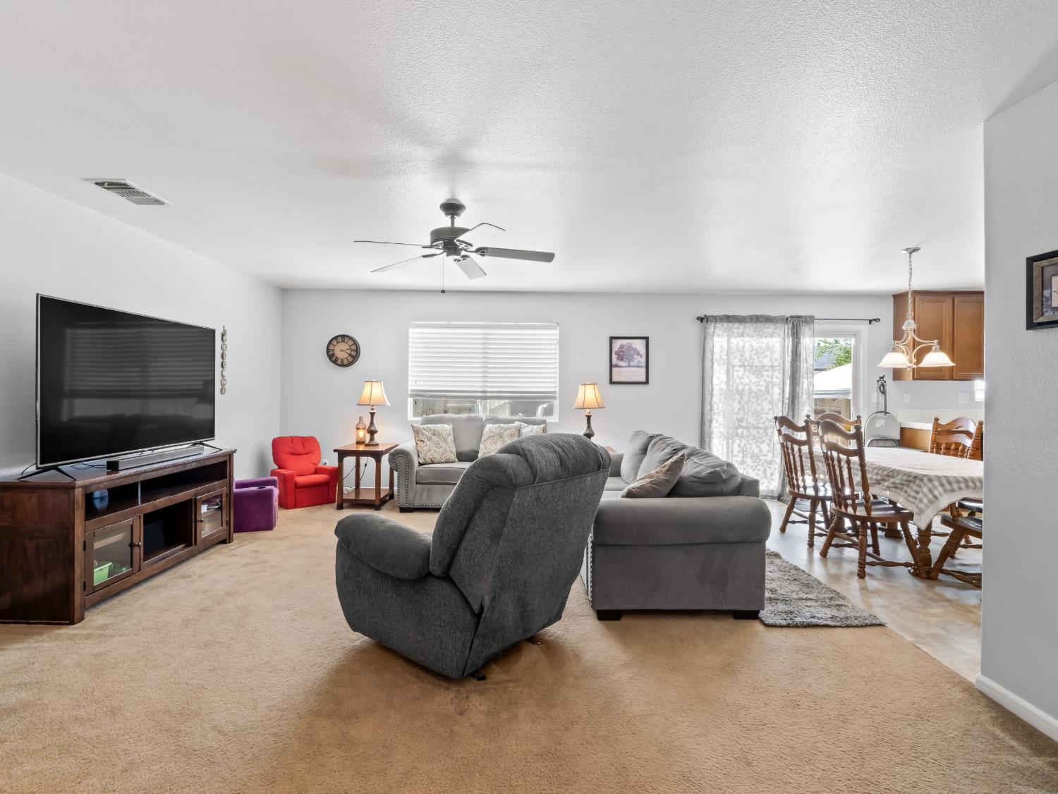 5215 E Hoxie Ave, Fresno, CA 93725