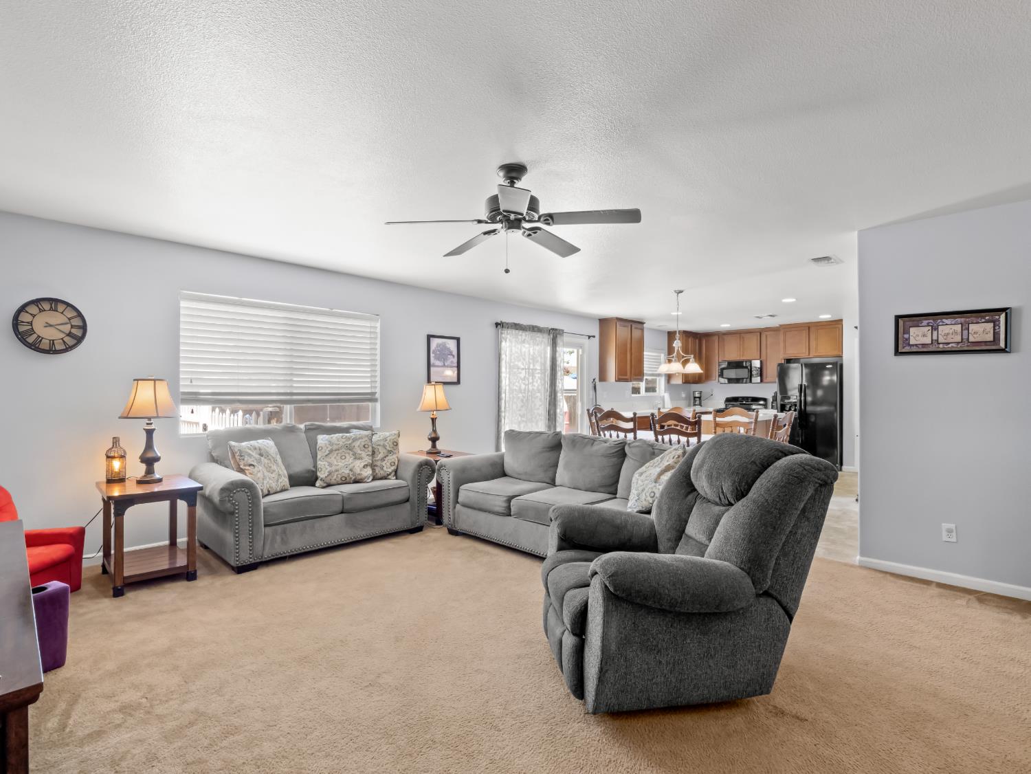 5215 E Hoxie Ave, Fresno, CA 93725