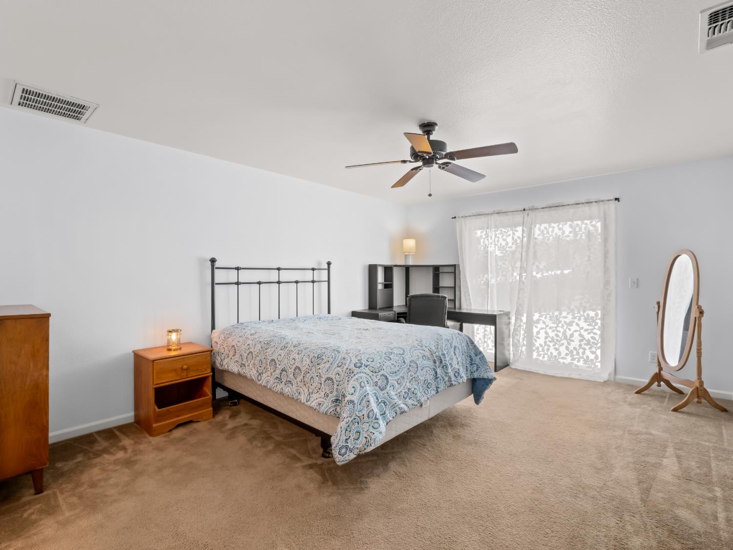 5215 E Hoxie Ave, Fresno, CA 93725