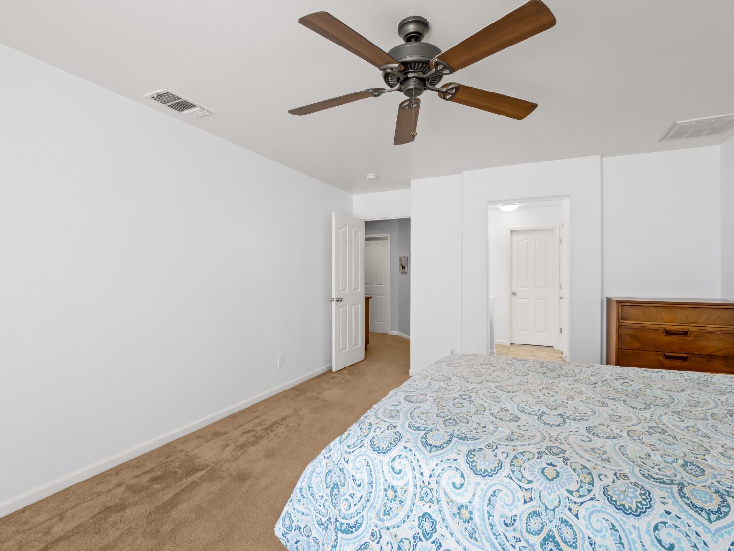 5215 E Hoxie Ave, Fresno, CA 93725