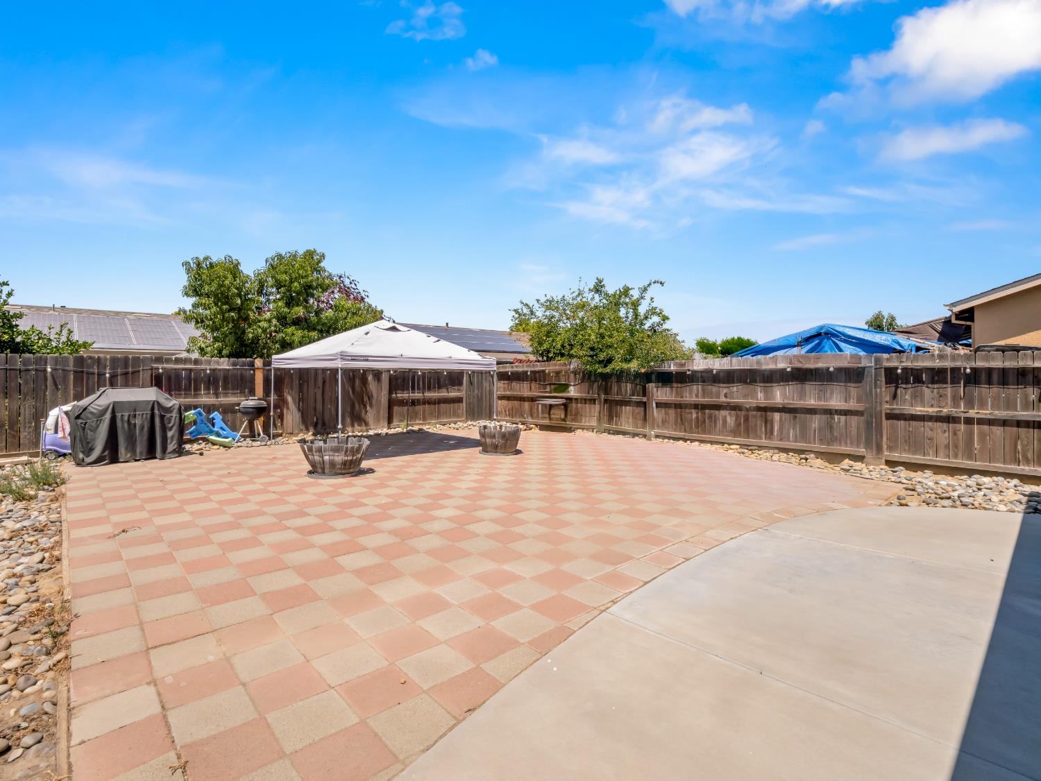 5215 E Hoxie Ave, Fresno, CA 93725
