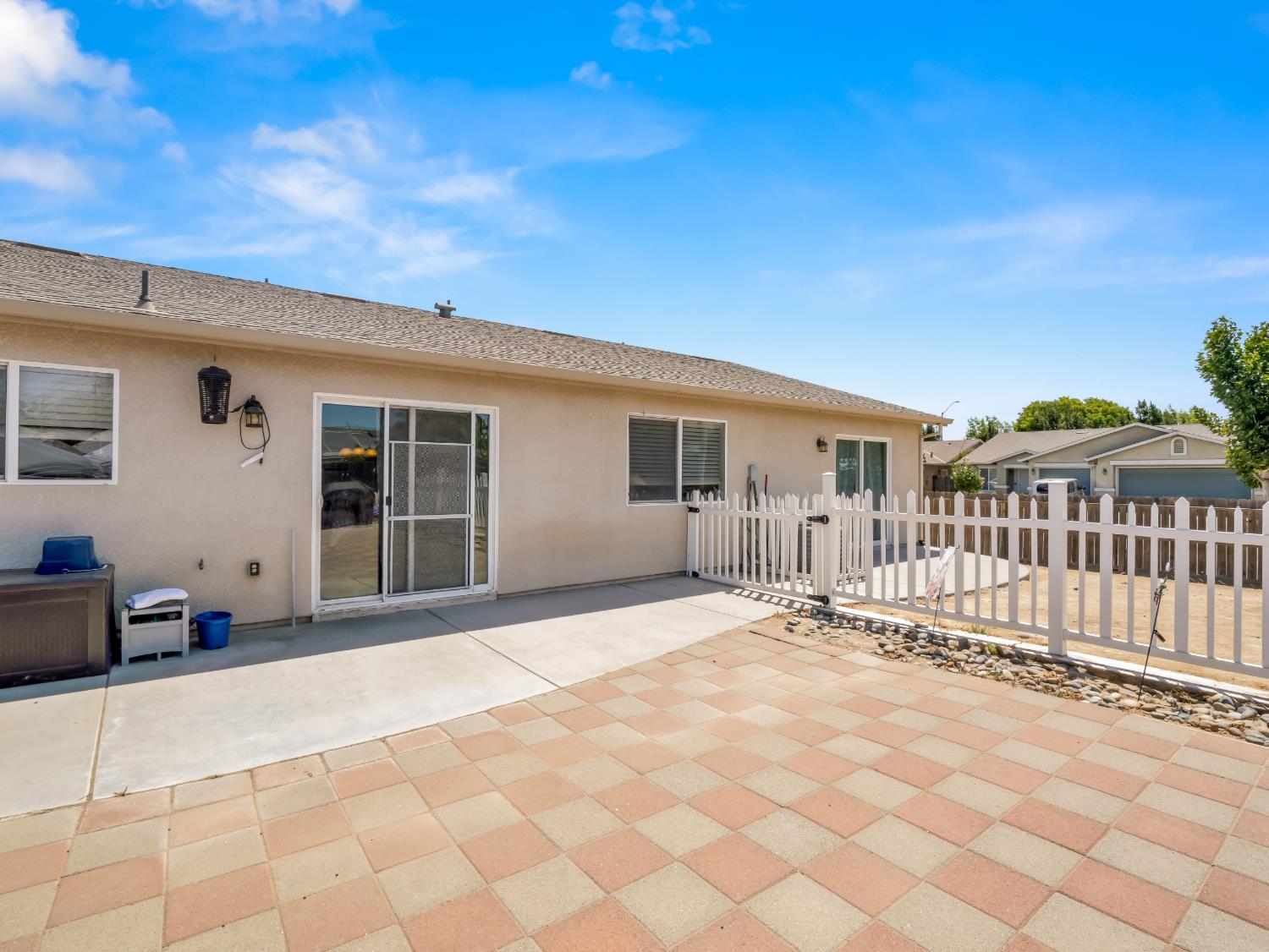 5215 E Hoxie Ave, Fresno, CA 93725