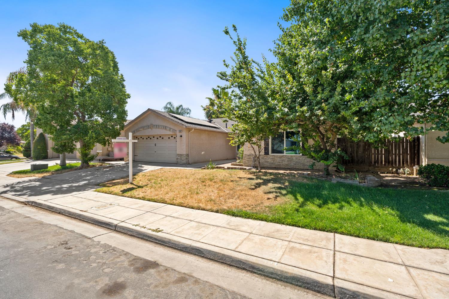 5583 W Floradora Ave, Fresno, CA 93722