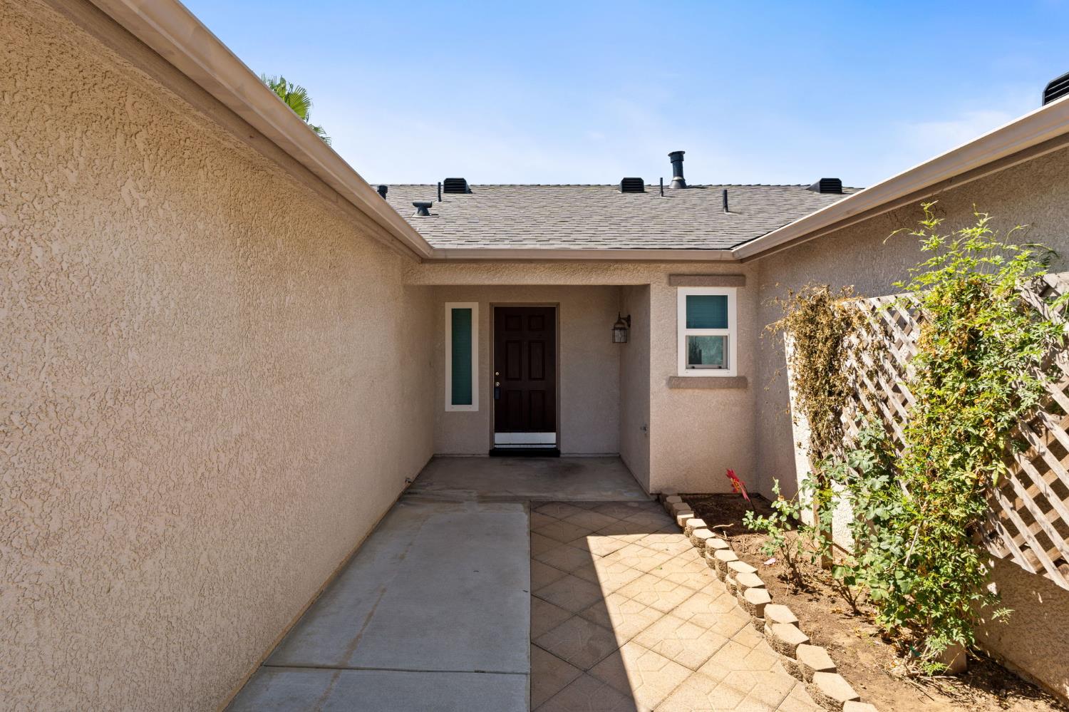 5583 W Floradora Ave, Fresno, CA 93722