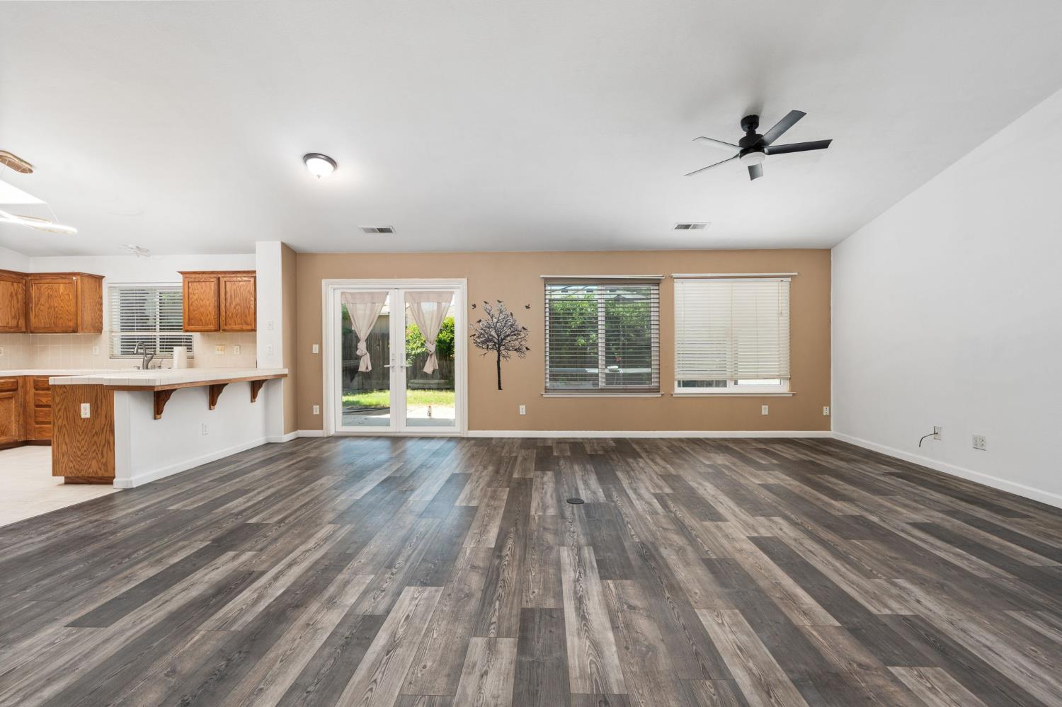 5583 W Floradora Ave, Fresno, CA 93722