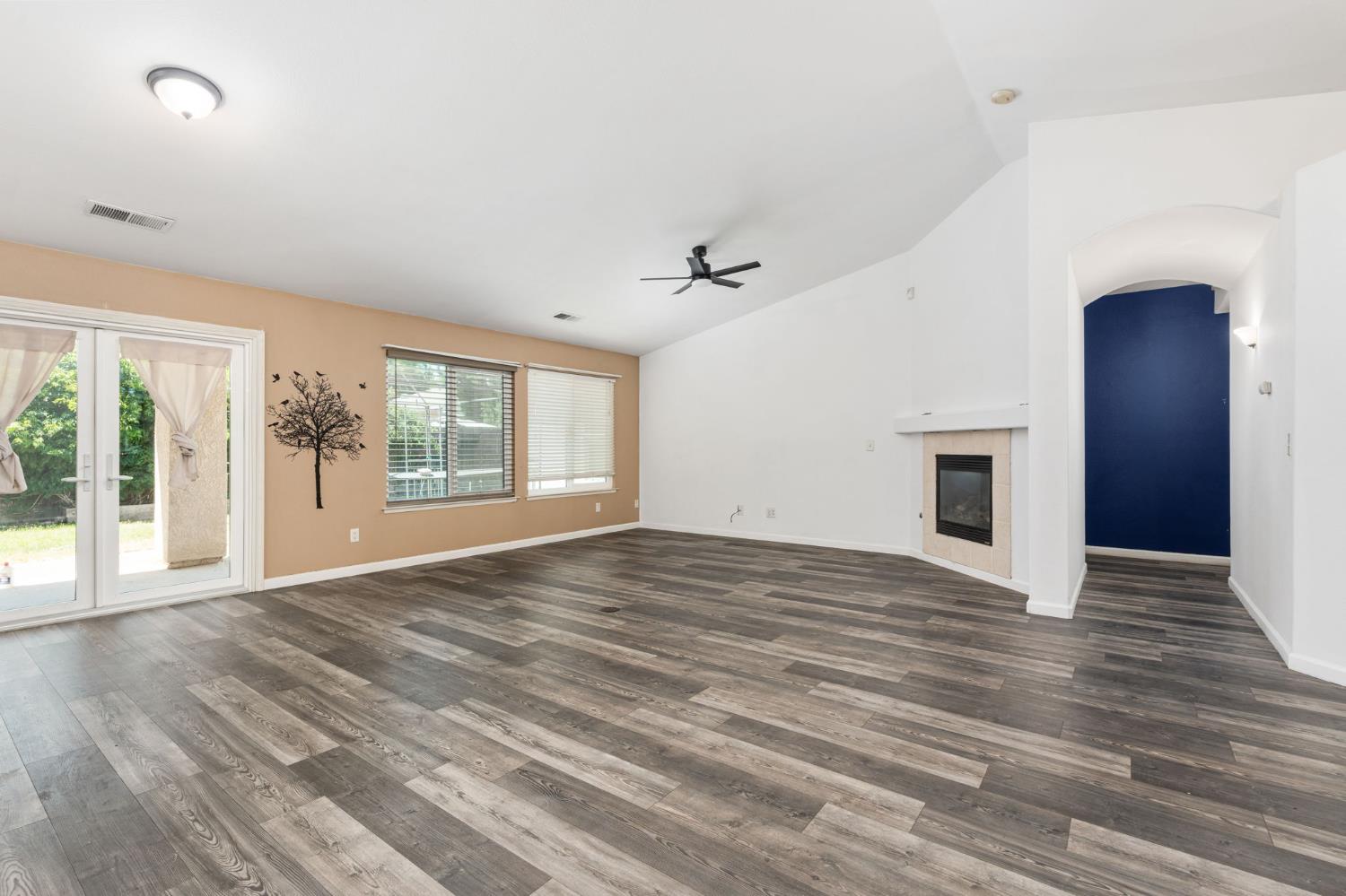 5583 W Floradora Ave, Fresno, CA 93722