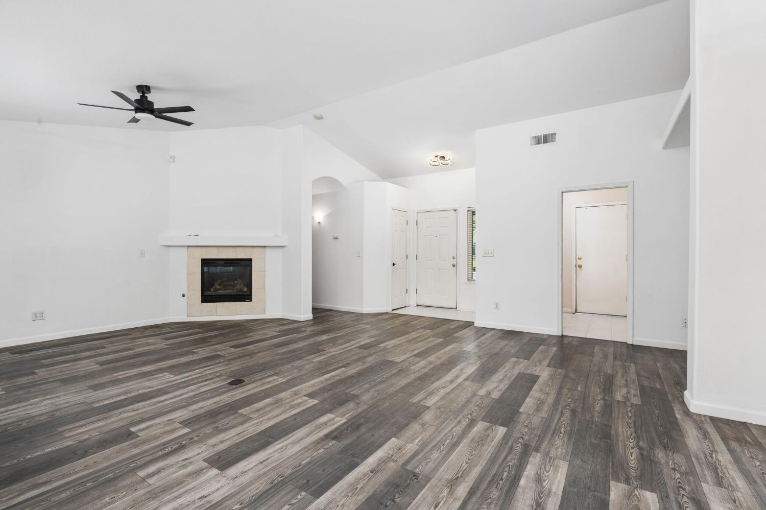 5583 W Floradora Ave, Fresno, CA 93722