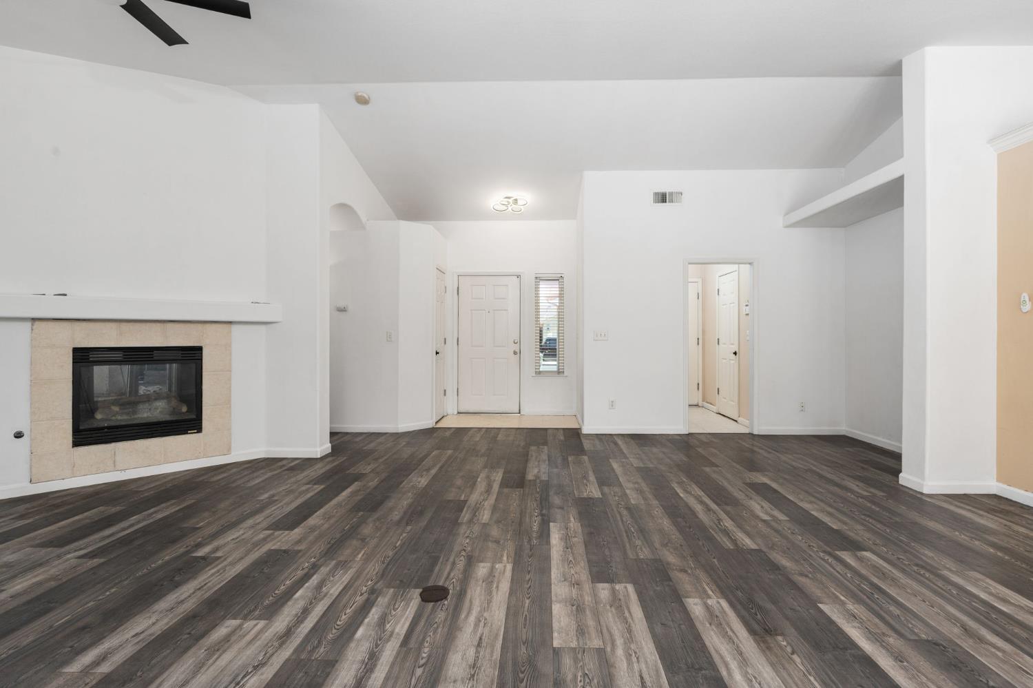 5583 W Floradora Ave, Fresno, CA 93722