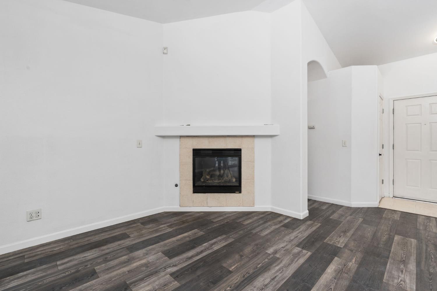 5583 W Floradora Ave, Fresno, CA 93722
