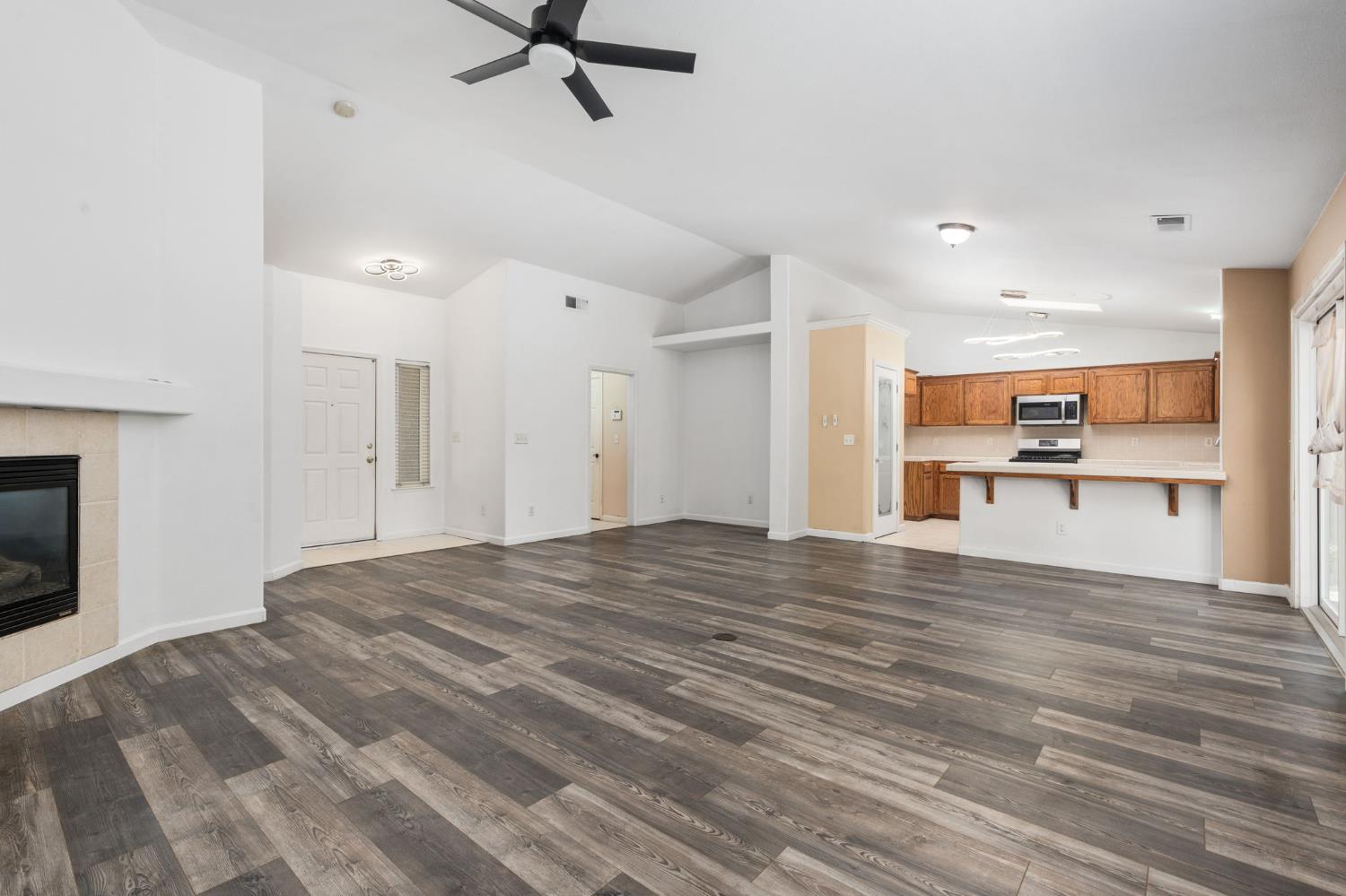 5583 W Floradora Ave, Fresno, CA 93722