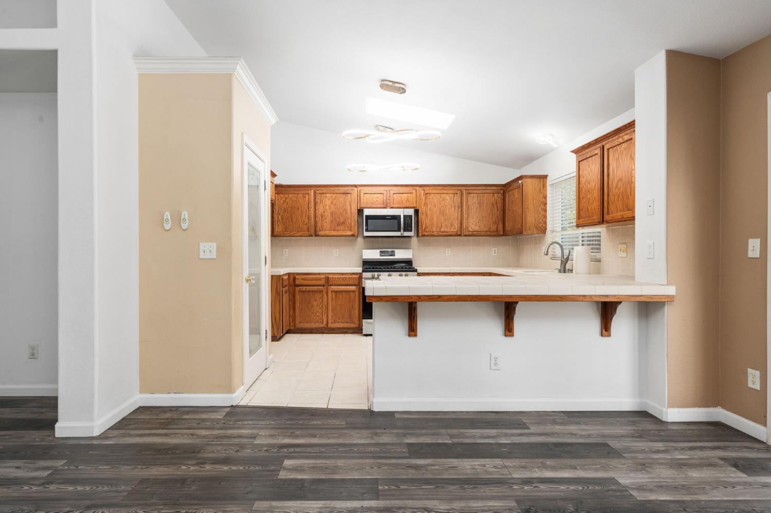 5583 W Floradora Ave, Fresno, CA 93722